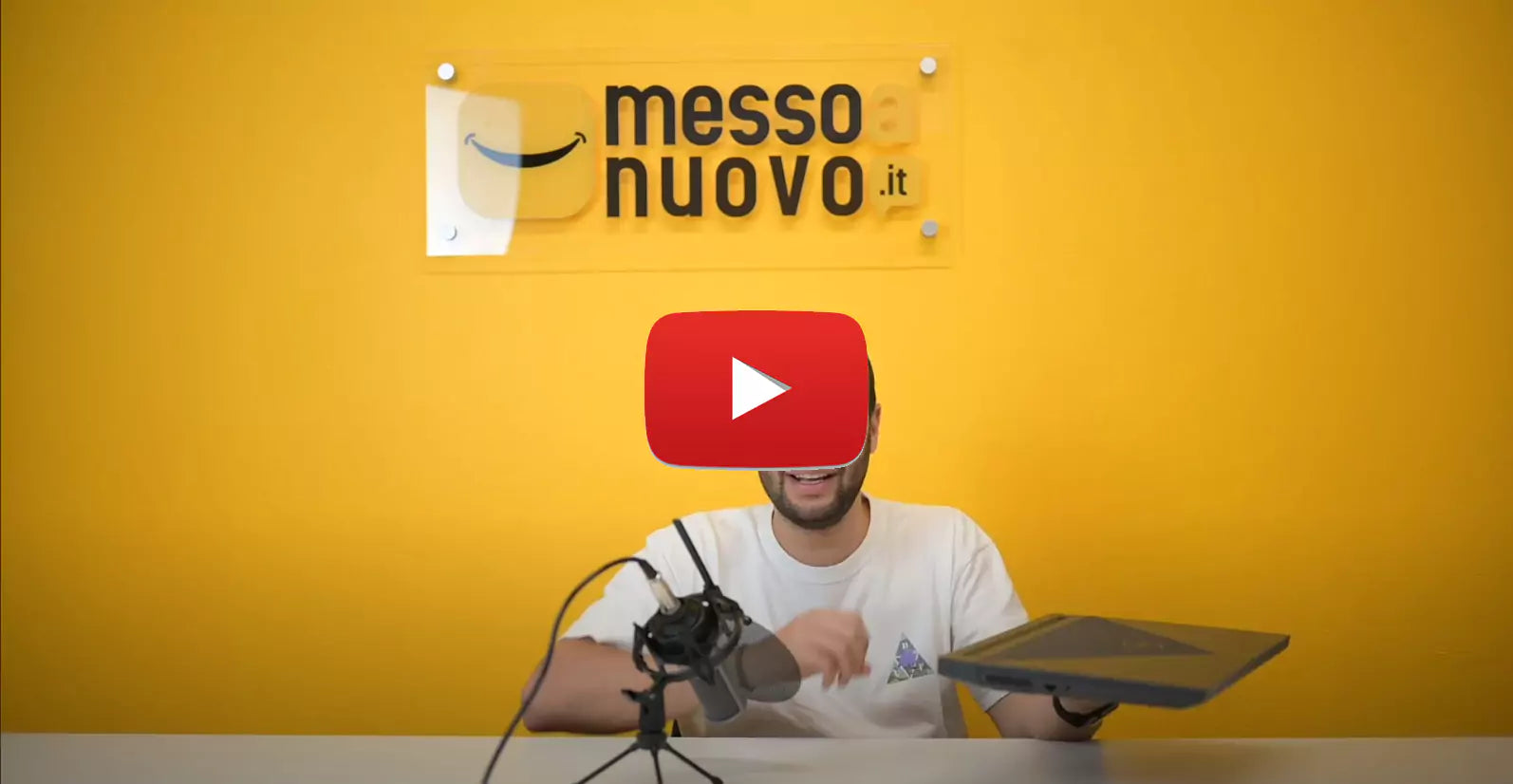 **Alt text (in Italian):**
Recensione del notebook gaming Dell G15 5511 da MessoNuovo.it su sfondo giallo.