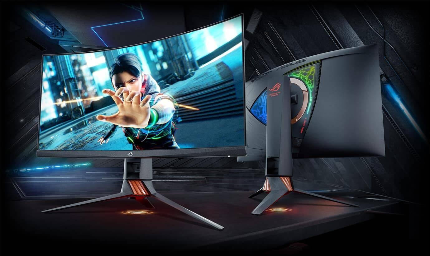 Alt text (in Italian):
Monitor gaming con display IPS curvo, confronto tra pannelli IPS e AMOLED.