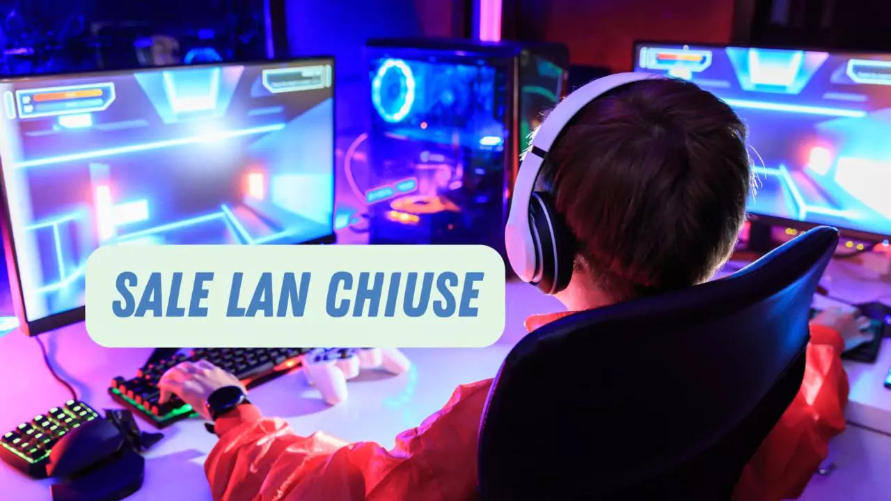 **Alt text (in Italian):**
Giocatore in sala LAN chiusa, luci al neon e PC da gaming accesi.