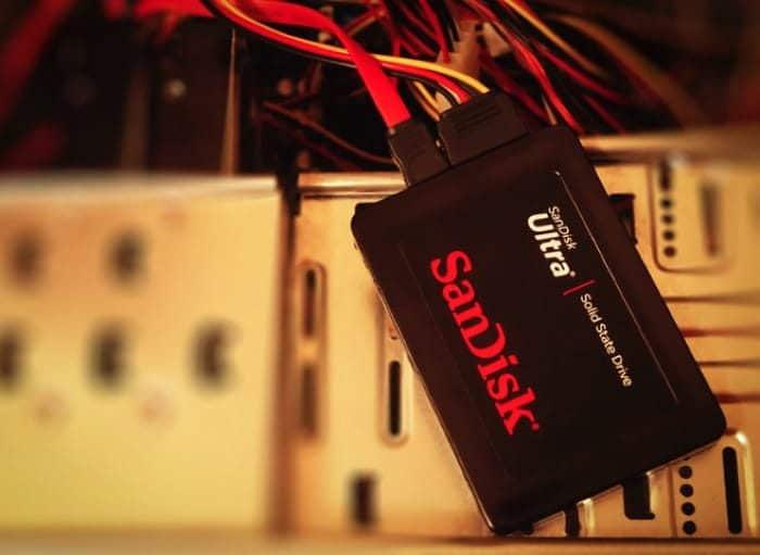 Alt text (in Italian):SSD SanDisk Ultra installato in un PC, durata e vita dell'SSD