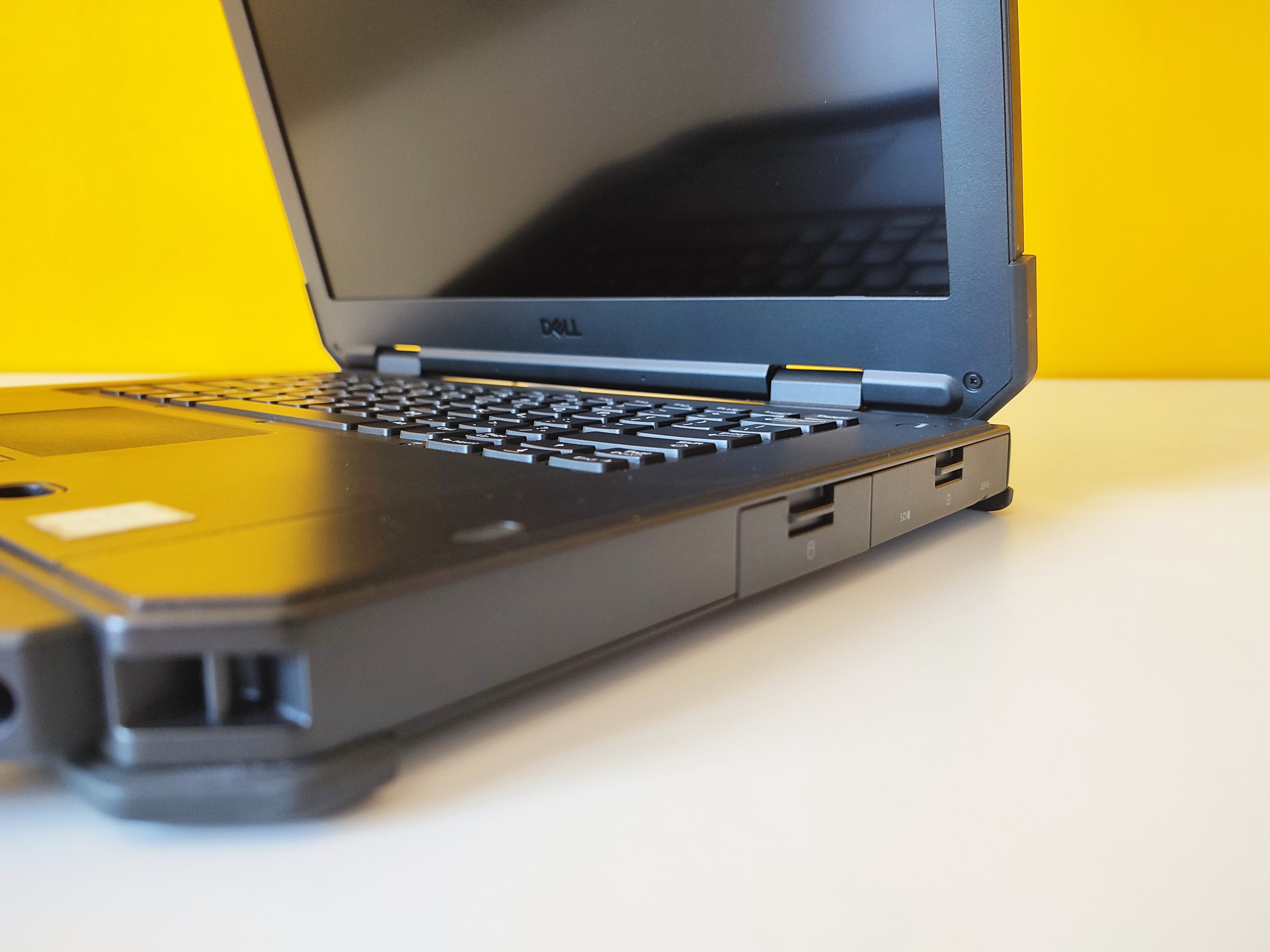 Dell Latitude 5420 Notebook Rugged 14" FullHD Touch Screen | Intel i5-8350U | Ram 16GB RAM | WiFi LTE Windows 11 Pro FIPS 140-2 MIL-STD 810G IEC 60529 IP52 TCG Certified