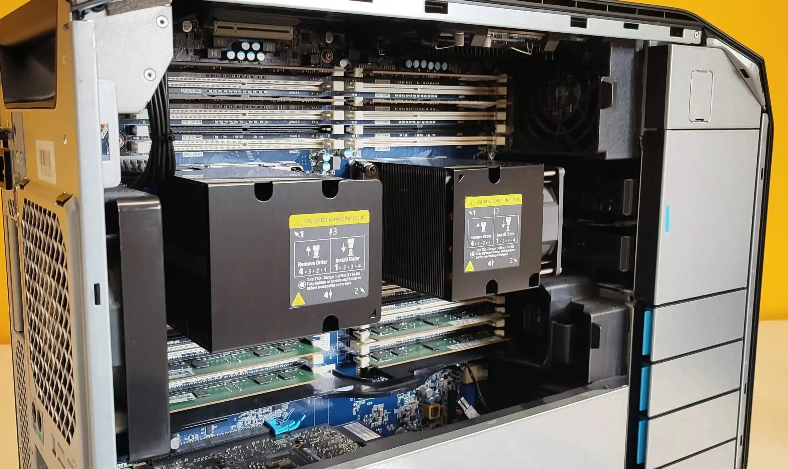 Interno workstation HP Z8 G4 con doppio processore Xeon Gold 6138, 128GB RAM ECC e scheda Nvidia RTX 6000. Ideale per AI e rendering 3D.