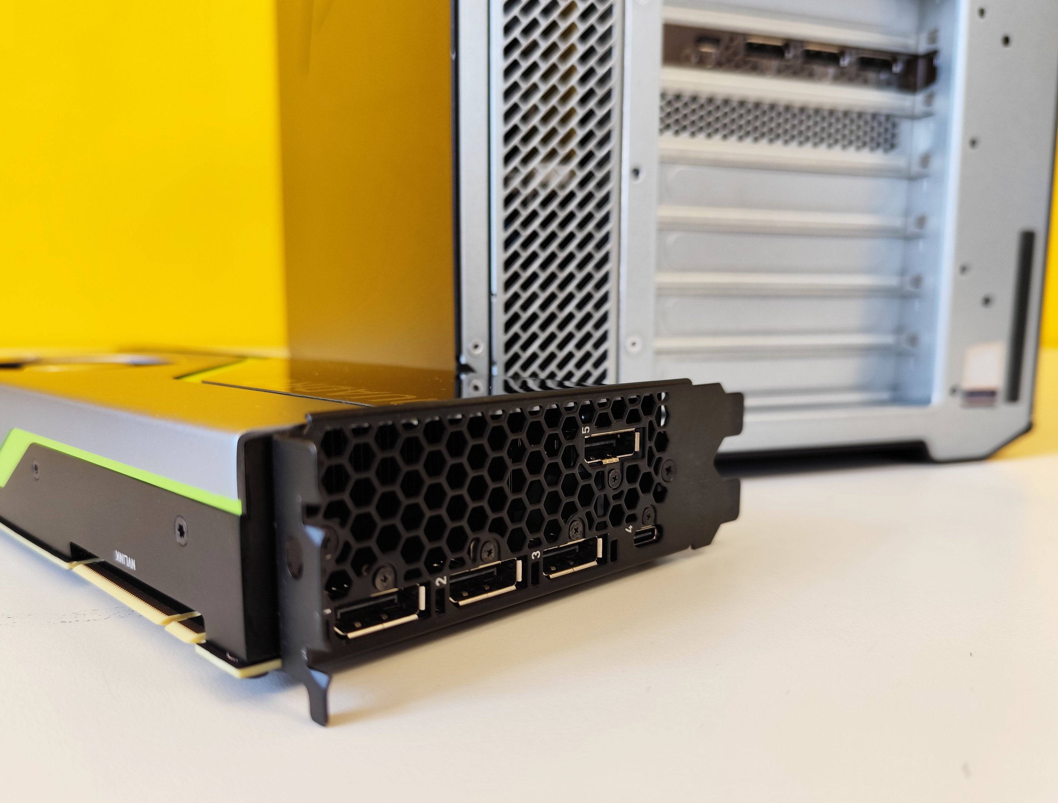 Workstation HP Z8 G4 con scheda grafica Nvidia RTX 6000 24GB smontata, ideale per CAD, AI e rendering 3D ad alte prestazioni.