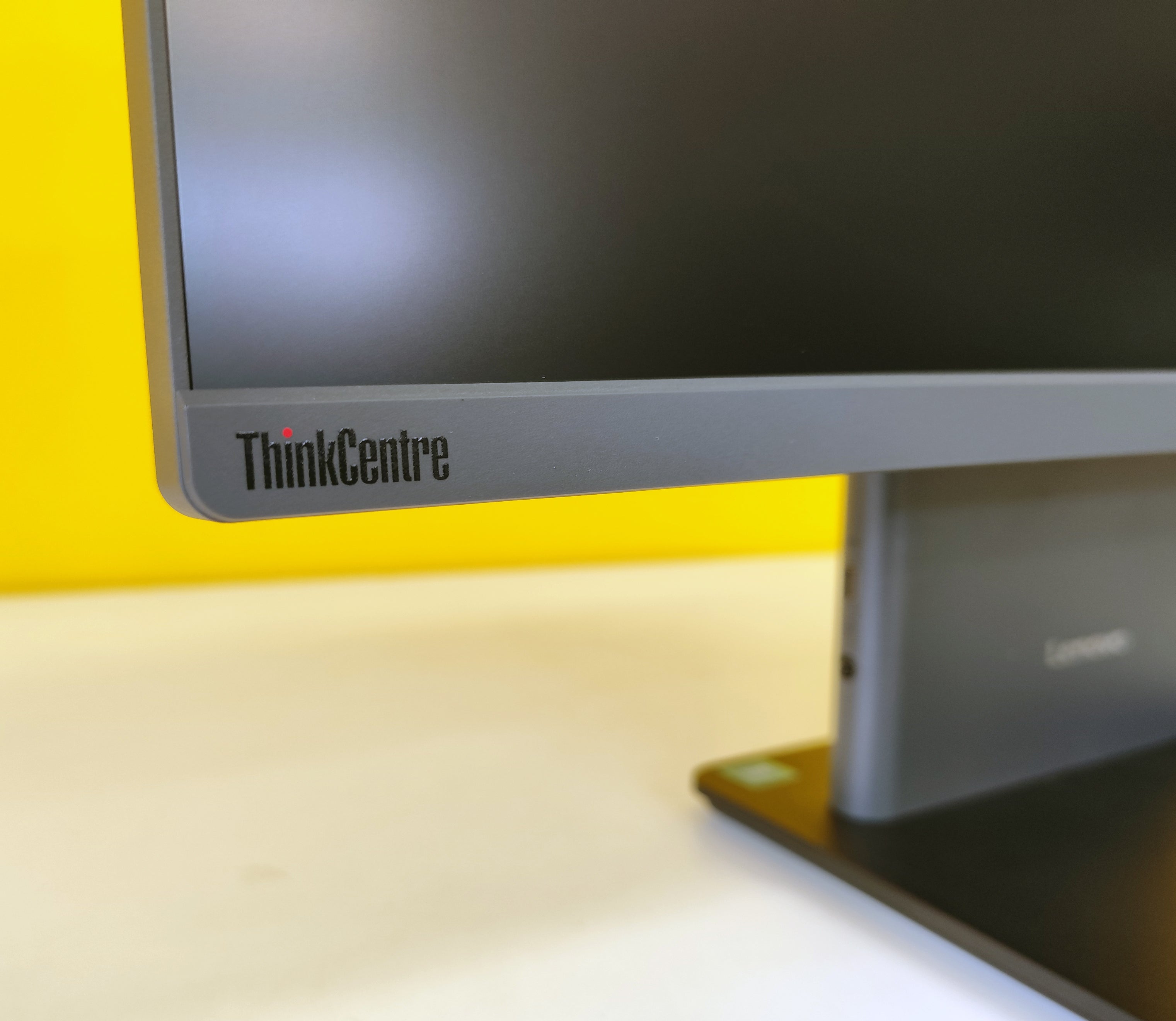 Lenovo ThinkCentre Neo 50a 24 Gen 5 All-in-One  23,8" Full HD | Intel Core U300 | Wi-Fi 6 FreeDOS