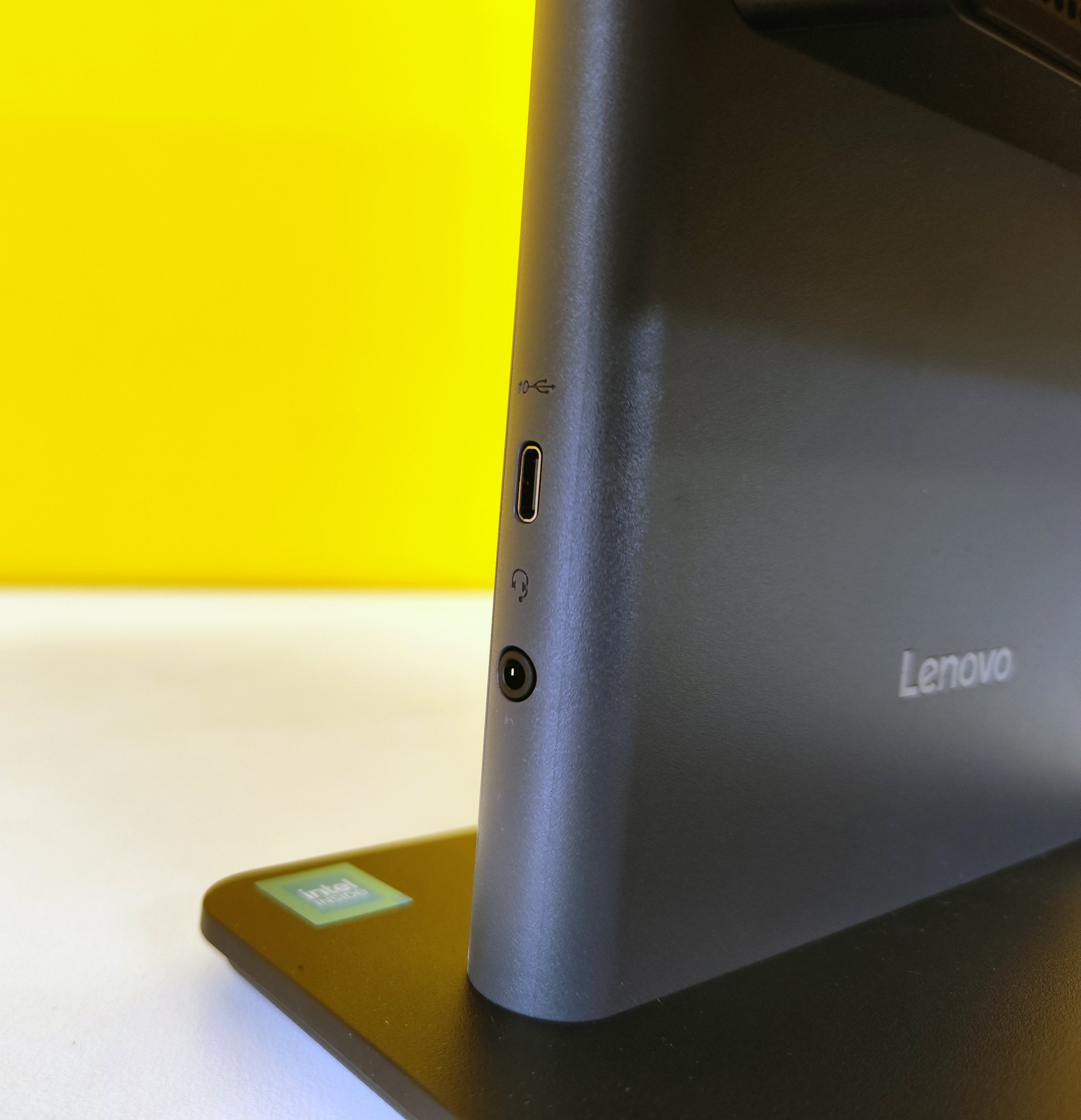 Lenovo ThinkCentre Neo 50a 24 Gen 5 All-in-One  23,8" Full HD | Intel Core U300 | Wi-Fi 6 FreeDOS