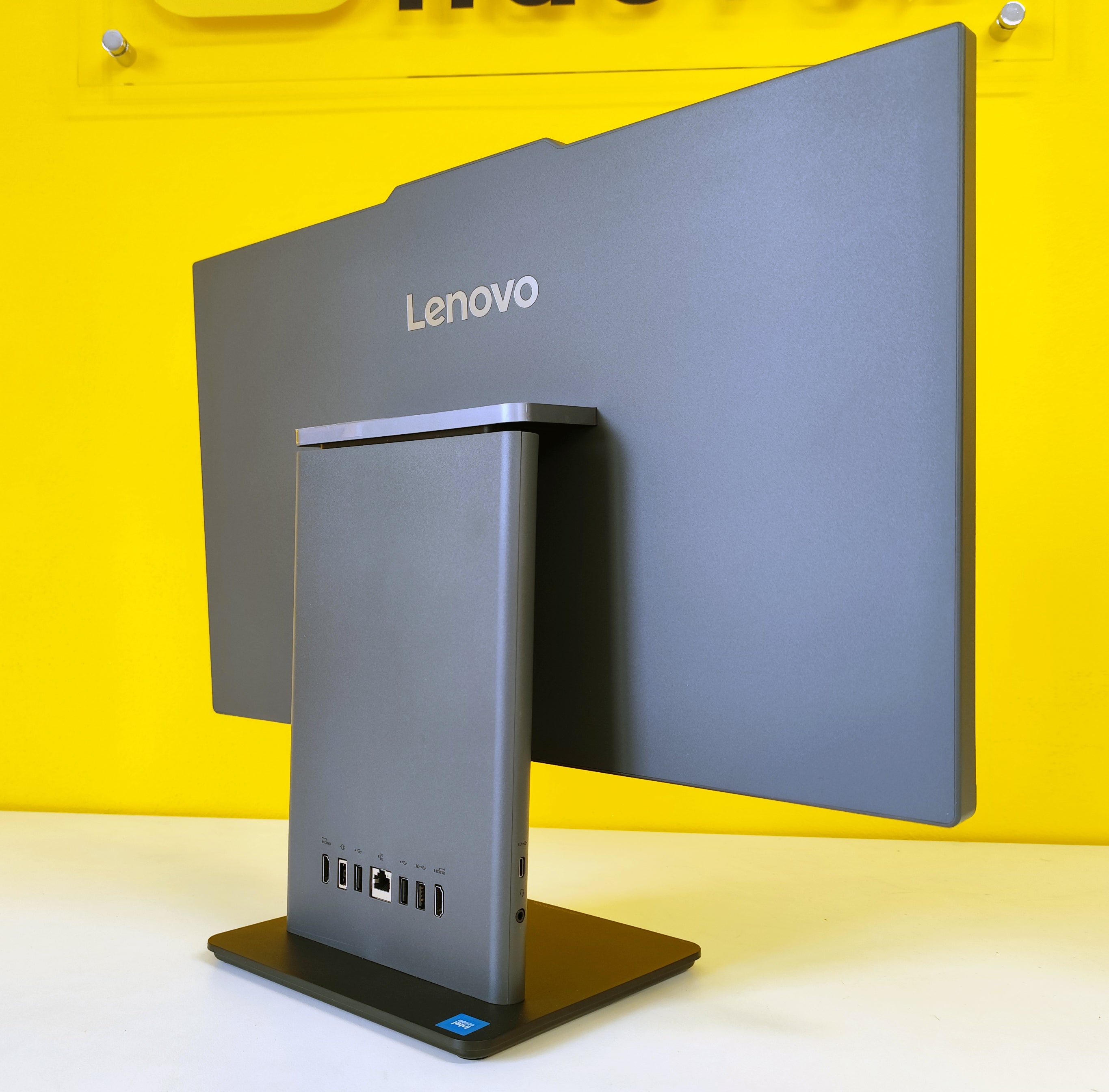 Lenovo ThinkCentre Neo 50a 24 Gen 5 All-in-One  23,8" Full HD | Intel Core U300 | Wi-Fi 6 FreeDOS