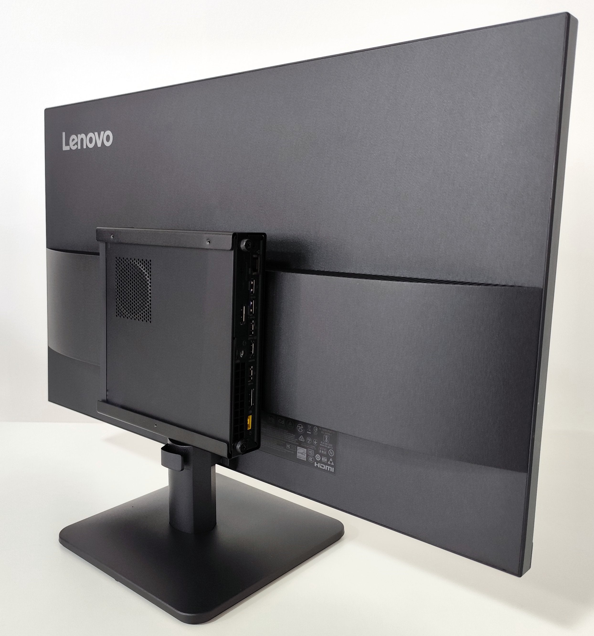 Lenovo All In One 27" FullHD con Mini PC ThinkCentre | Intel Core Ottava GEN | FreeDOS