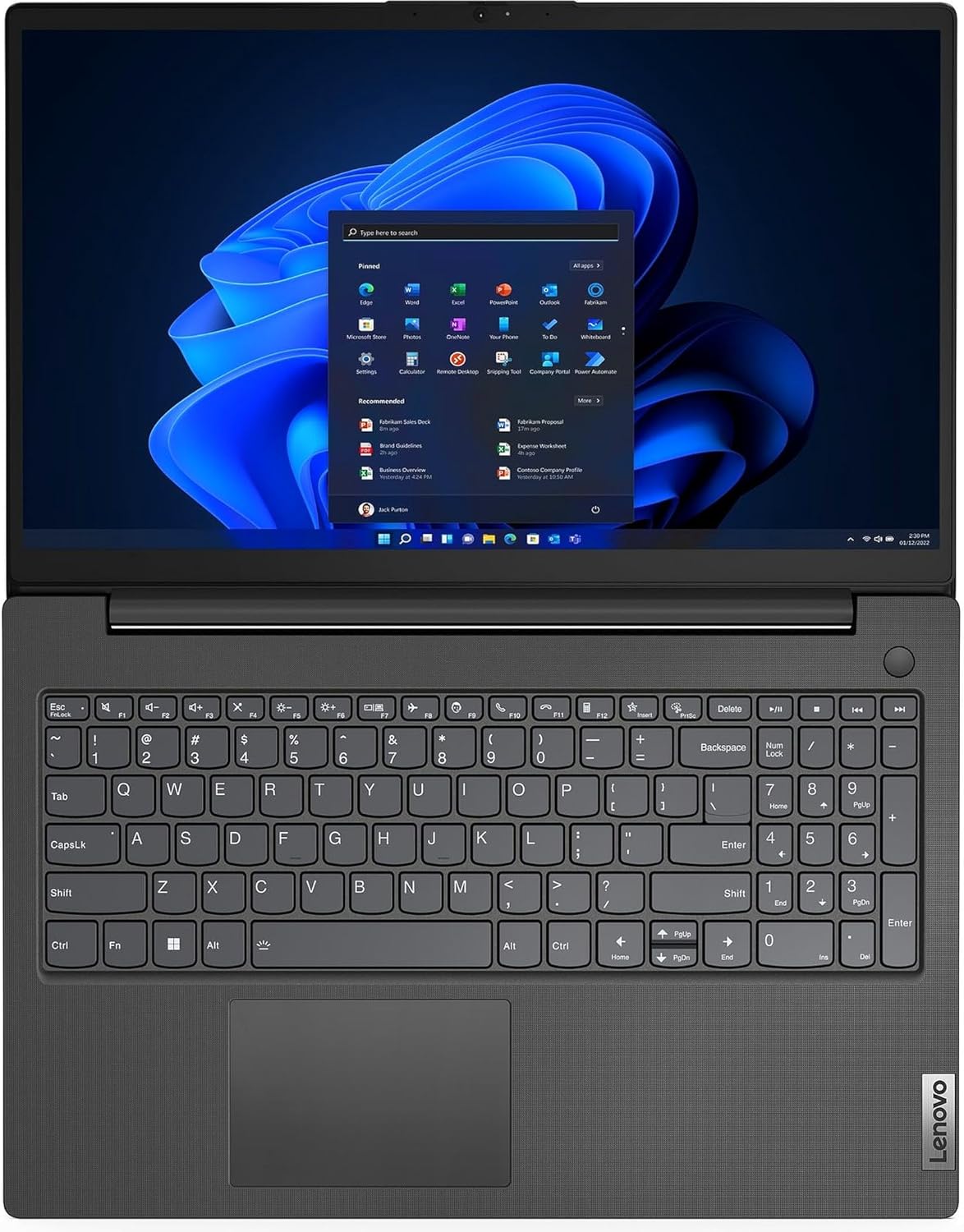 Vista dall’alto del Lenovo V15 G4 con tastiera QWERTY e schermo acceso su Windows 11, parte del bundle con monitor e docking.