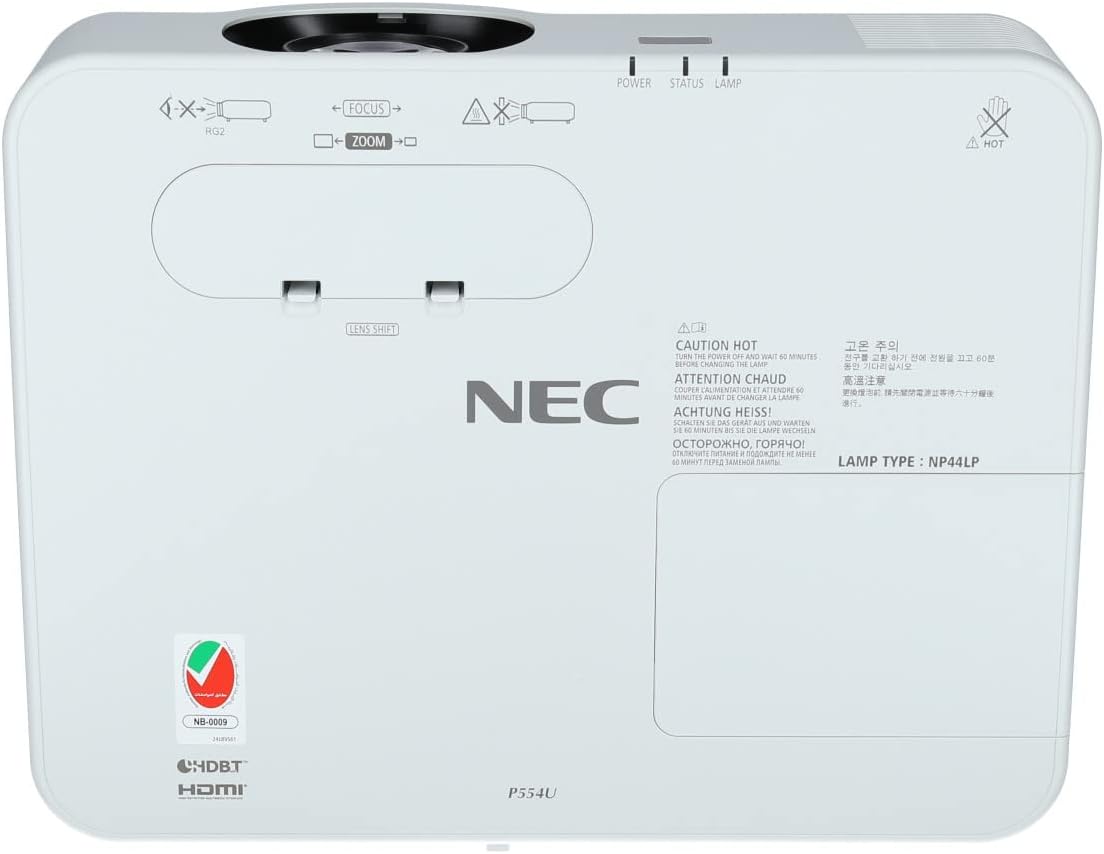 Vista dall’alto del NEC P554U con indicazioni tecniche e lente regolabile, perfetto per installazioni fisse in ambienti aziendali.