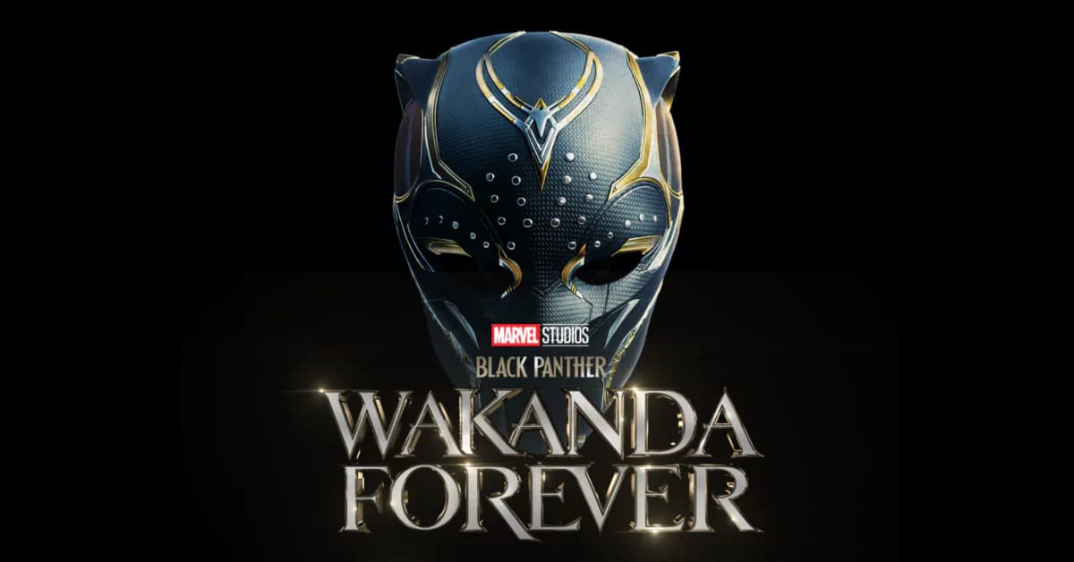 Maschera di Black Panther con logo Marvel e titoloWakanda Forever
