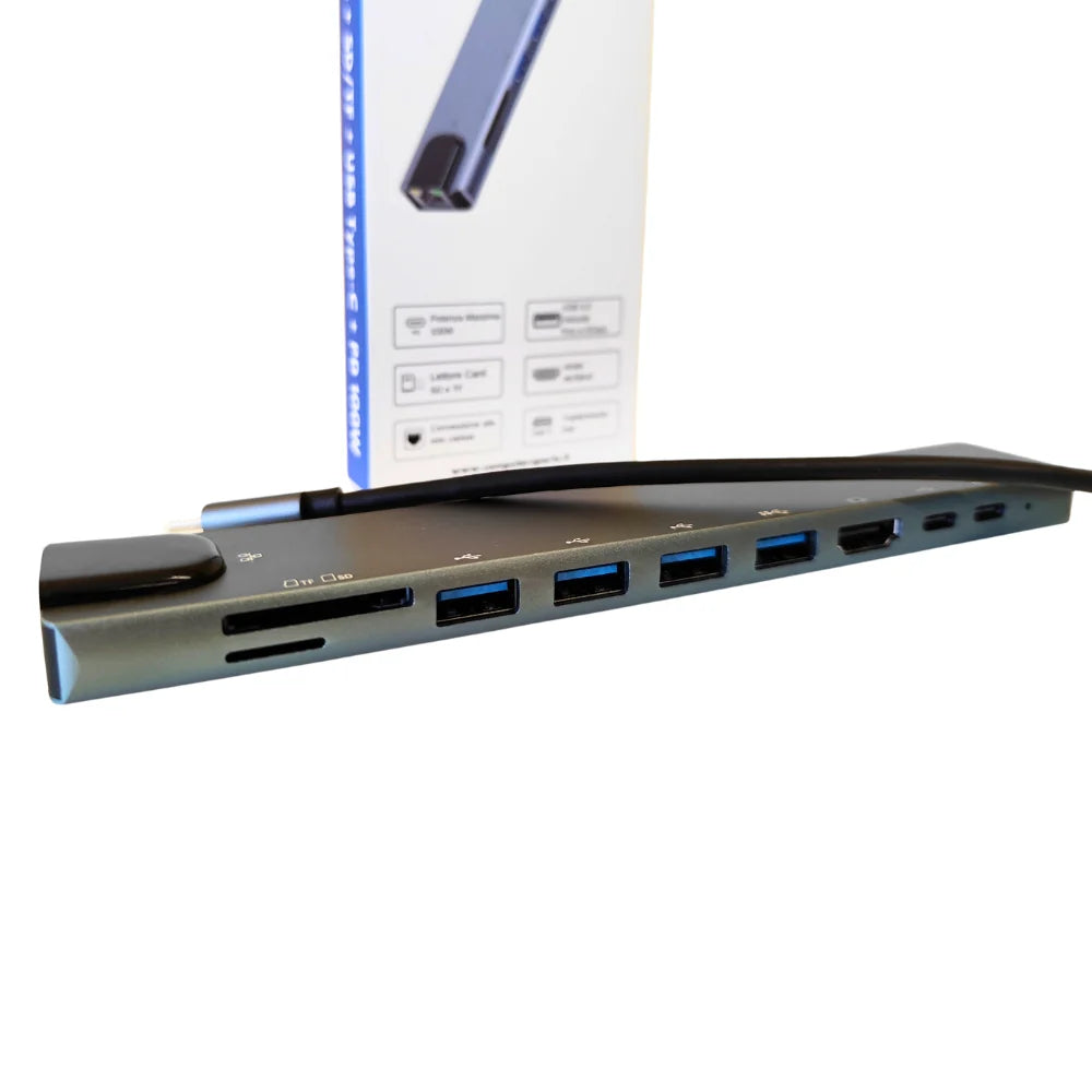 Dettaglio delle porte della docking USB-C 10 in 1, ideale per espandere la connettività del bundle Lenovo V15 G4 con monitor IPS.