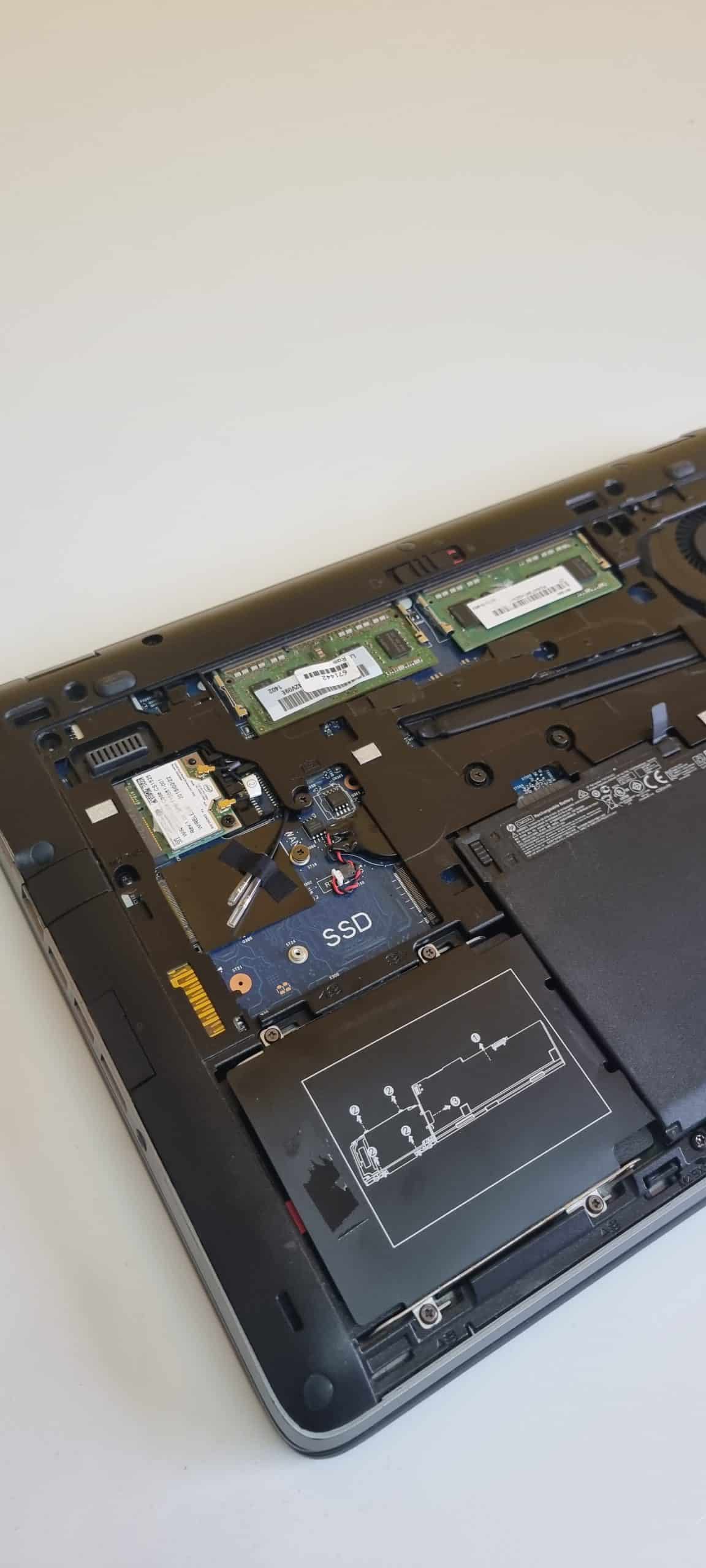 Hp EliteBook 840 G1 Notebook | Intel Core i5-4300U 1.9Ghz | 14" Pollici | 8Gb Ram | 240Gb SSD | Tastiera Italiana | WebCam WiFi | Windows 10 Grado B
