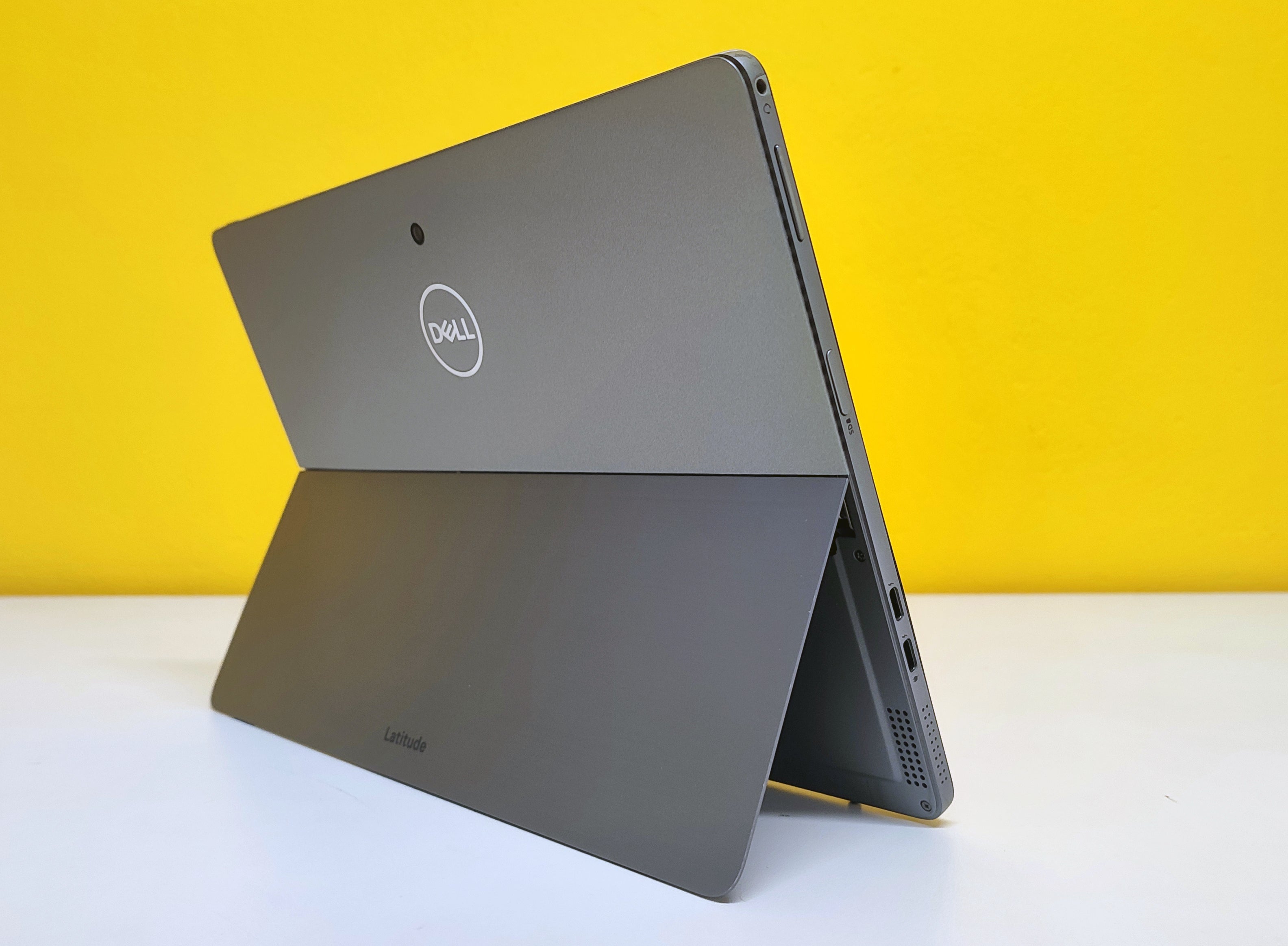 DELL Latitude 7210 Notebook 2in1 12.3″ FullHD Touch Screen | Intel Core i5-10210U | Ram 8Gb | SSD Nvme 256Gb | Wi-Fi 6 Web-Cam Bluetooth Windows 11 Pro Prestazioni ed usabilità