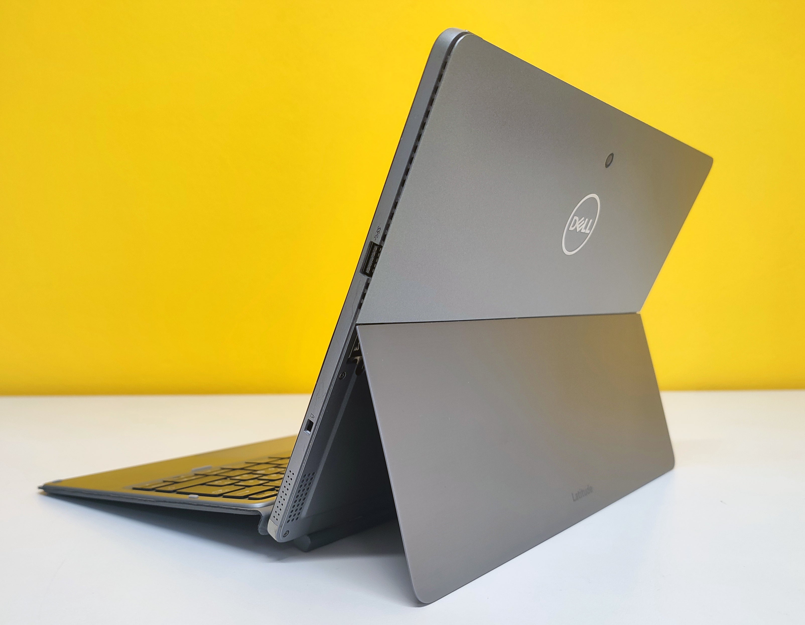 DELL Latitude 7210 Notebook 2in1 12.3″ FullHD Touch Screen | Intel Core i5-10210U | Ram 8Gb | SSD Nvme 256Gb | Wi-Fi 6 Web-Cam Bluetooth Windows 11 Pro Prestazioni ed usabilità