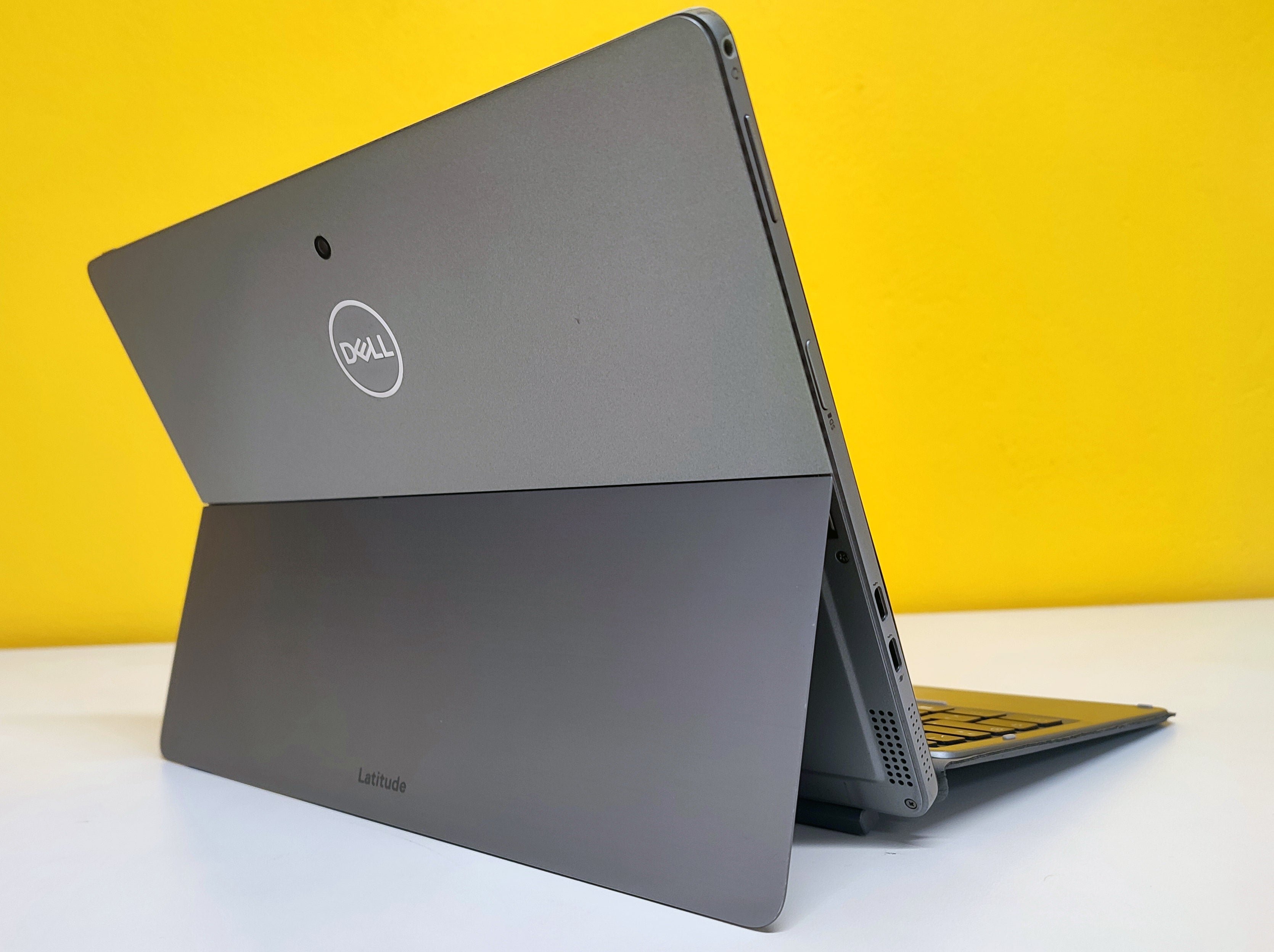 DELL Latitude 7210 Notebook 2in1 12.3″ FullHD Touch Screen | Intel Core i5-10210U | Ram 8Gb | SSD Nvme 256Gb | Wi-Fi 6 Web-Cam Bluetooth Windows 11 Pro Prestazioni ed usabilità