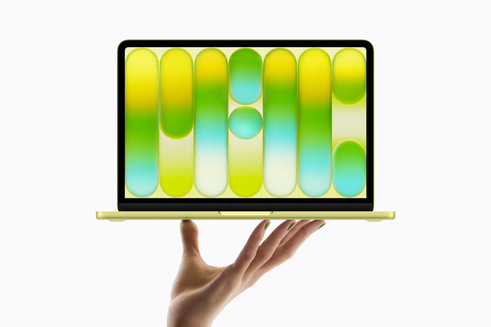 MacBook Neo 13" Giallo agrume sorretto con una mano, leggero da 1,23 kg, schermo Liquid Retina acceso