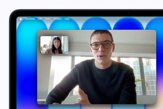 Videochiamata FaceTime sul MacBook Neo 13" con fotocamera FaceTime HD 1080p
