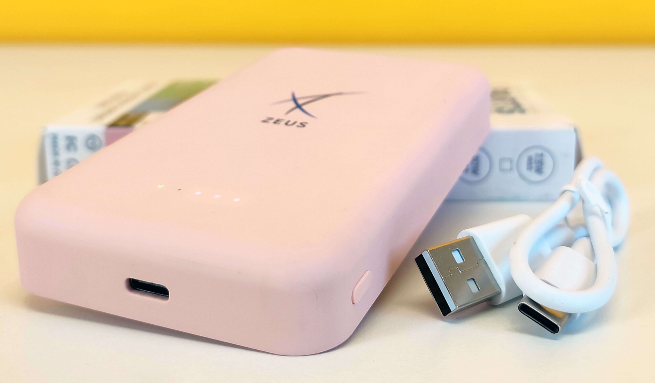 Zeus Power Bank MagSafe 10.000 mAh Ricarica Wireless Qualcomm Quick Charge 3.0 Compatibile con Iphone Samsung Xiaomi Huawei