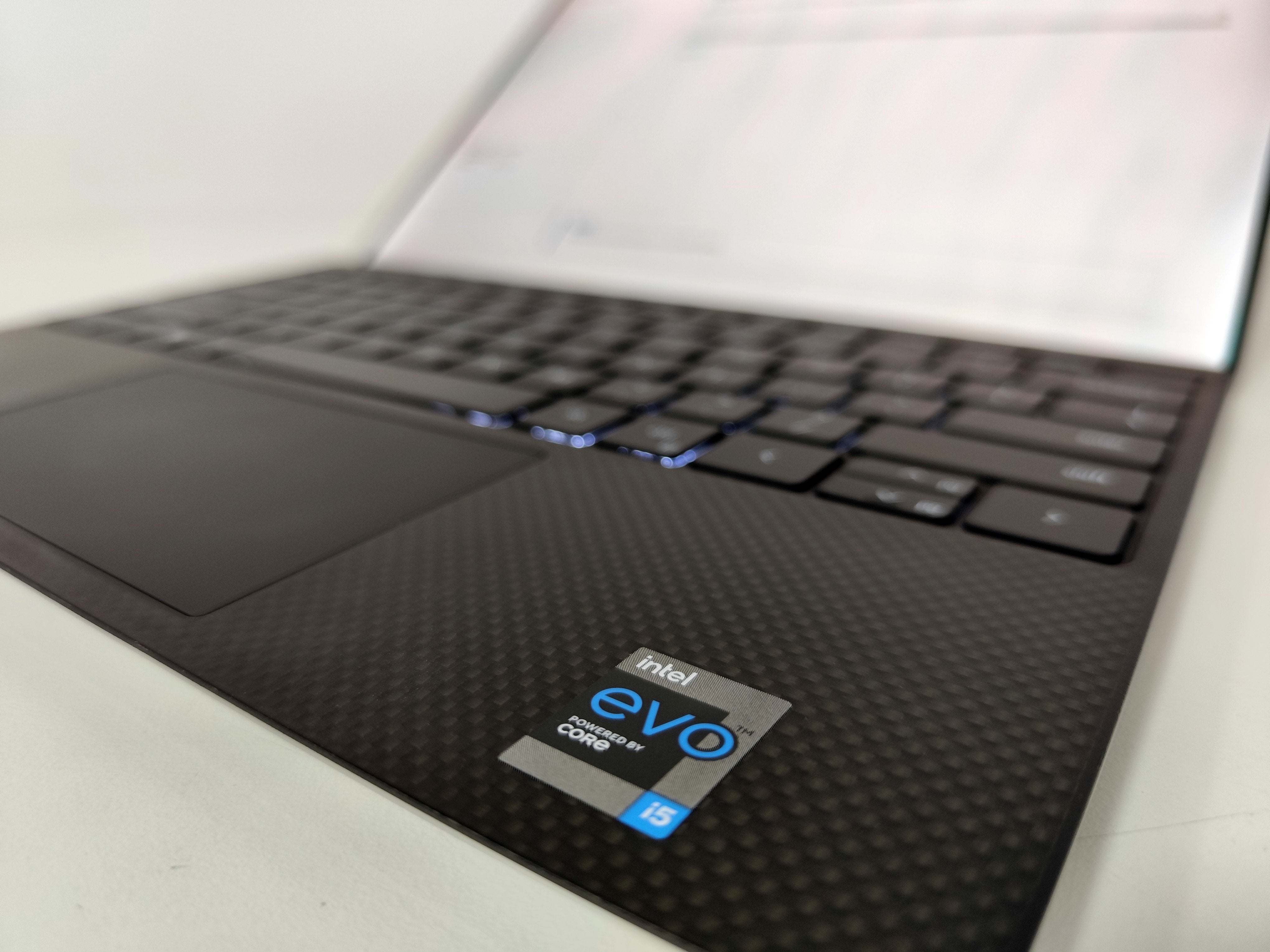 Dell XPS 9310 Notebook 13″ 4K | Intel Core i5-1135G7 | Ram 16 GB |  FreeDOS Eleganza e Potenza