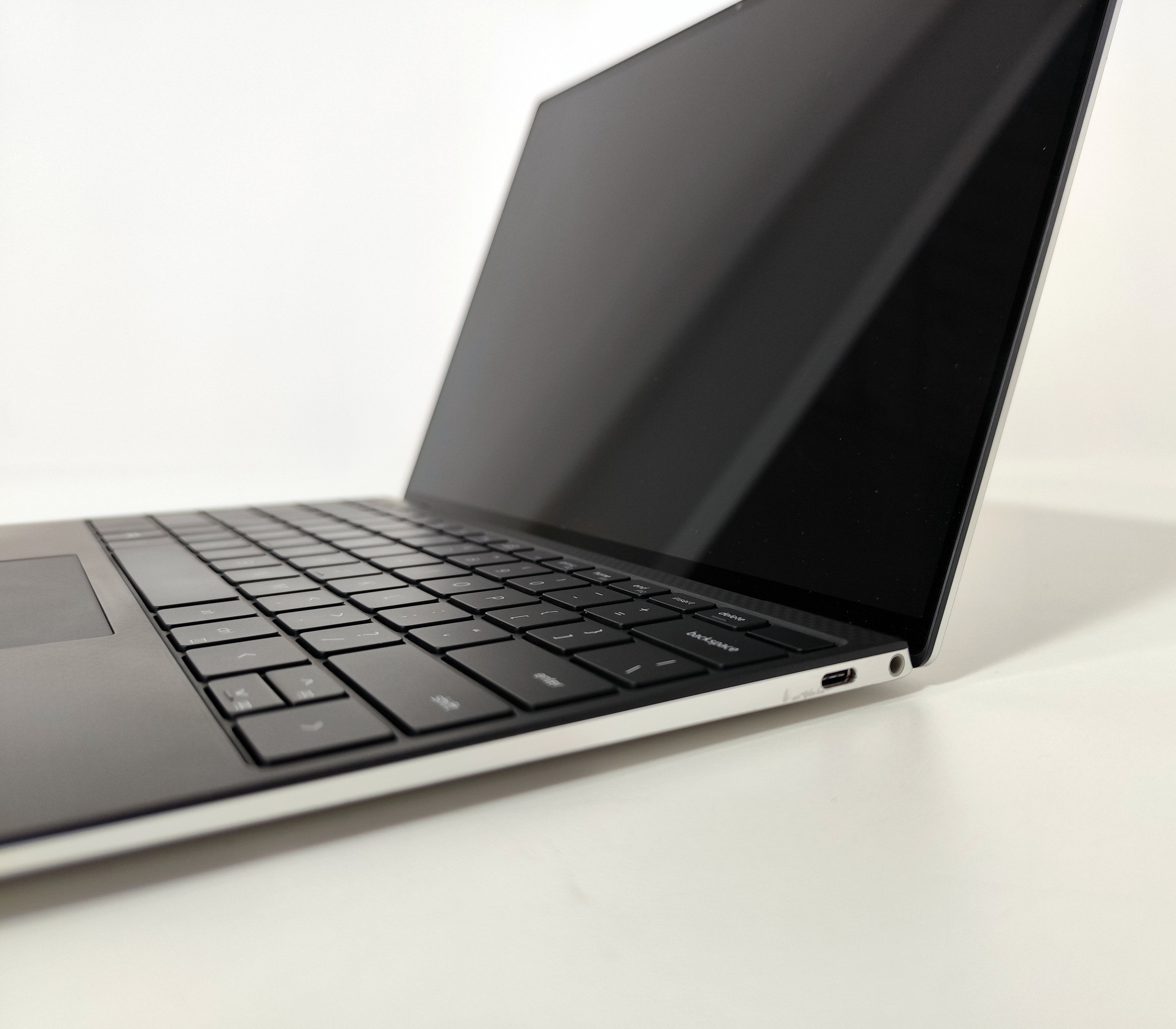 Dell XPS 9310 Notebook 13″ 4K | Intel Core i5-1135G7 | Ram 16 GB |  FreeDOS Eleganza e Potenza