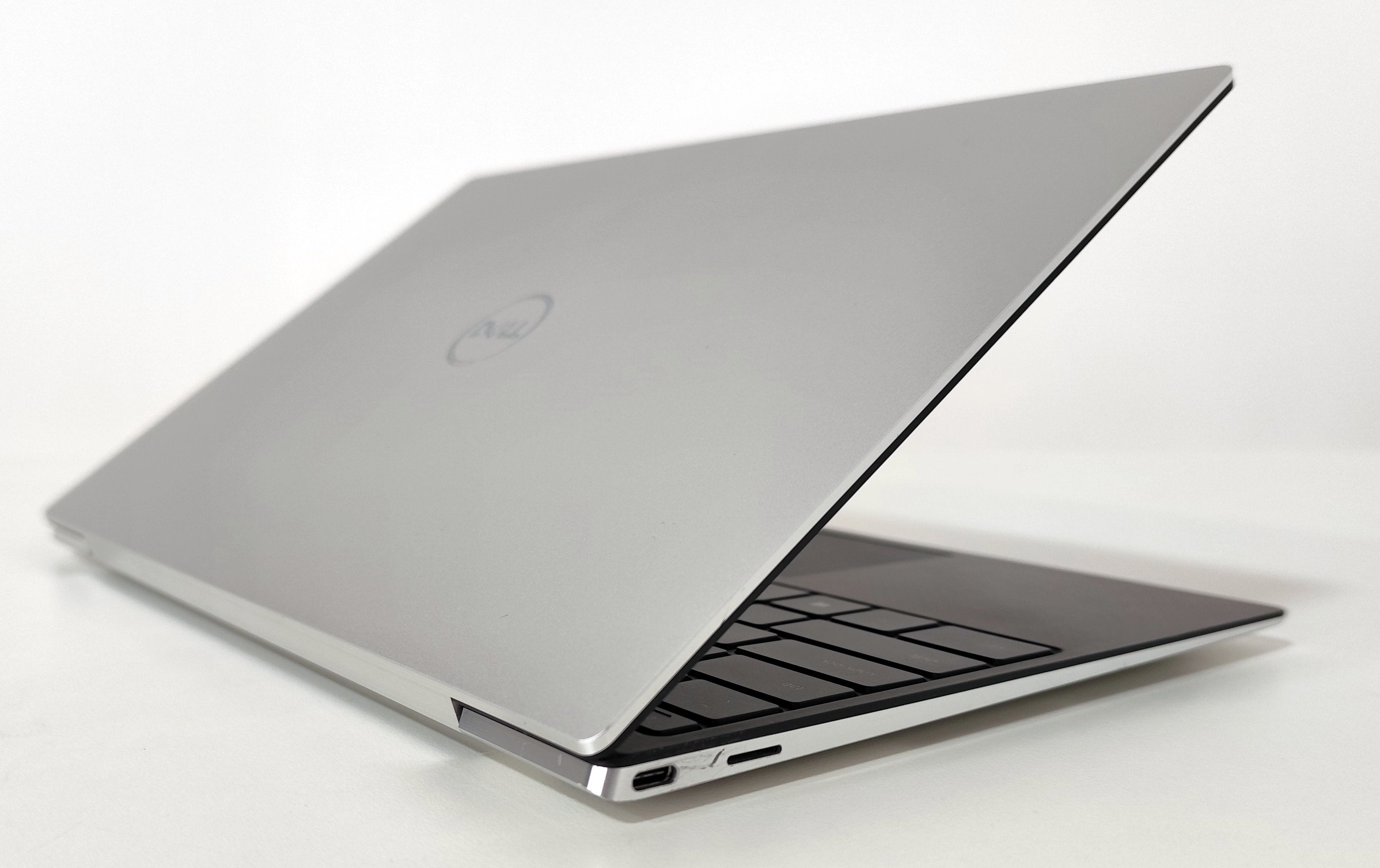Dell XPS 9310 Notebook 13″ 4K | Intel Core i5-1135G7 | Ram 16 GB |  FreeDOS Eleganza e Potenza