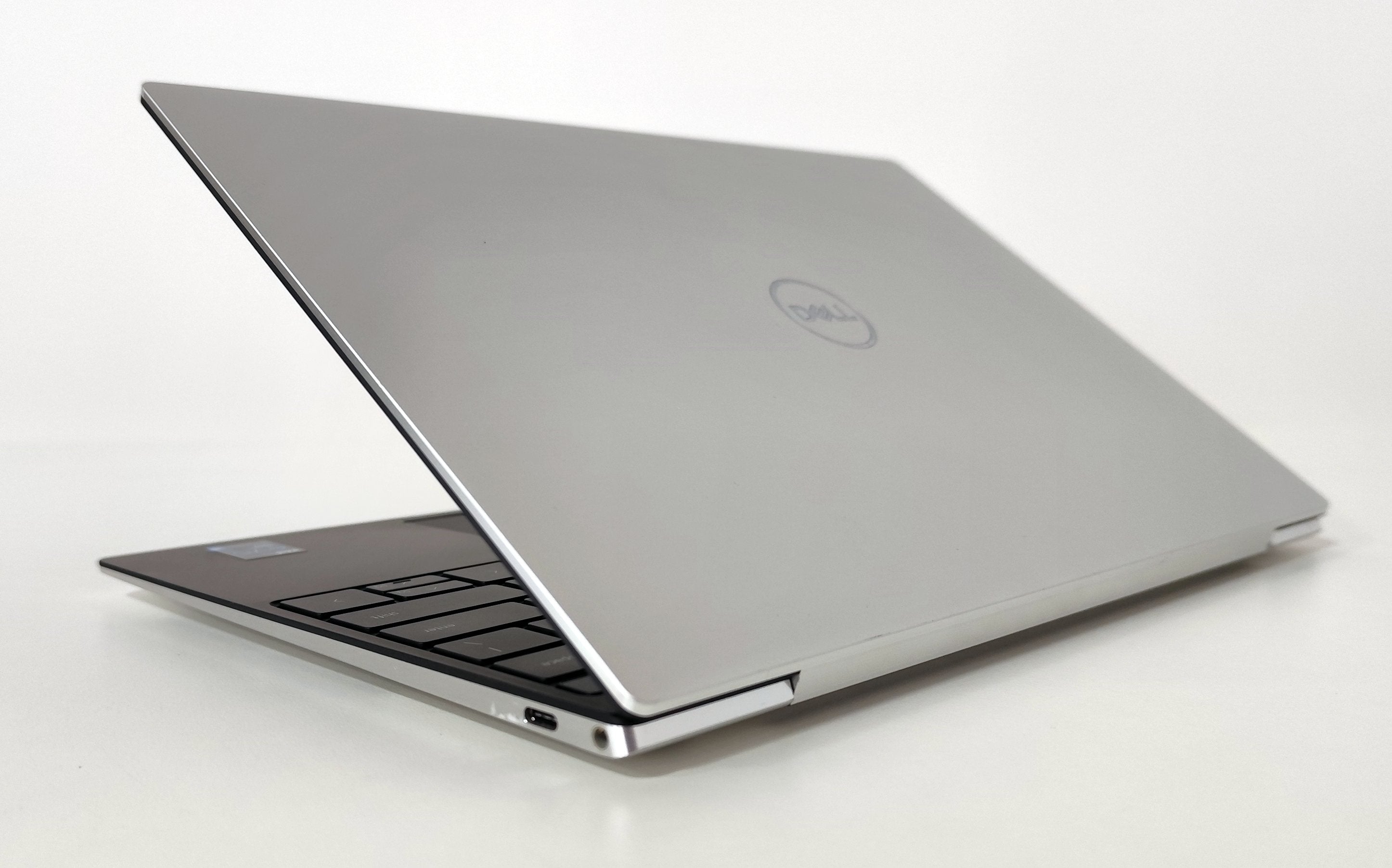 Dell XPS 9310 Notebook 13″ 4K | Intel Core i5-1135G7 | Ram 16 GB |  FreeDOS Eleganza e Potenza