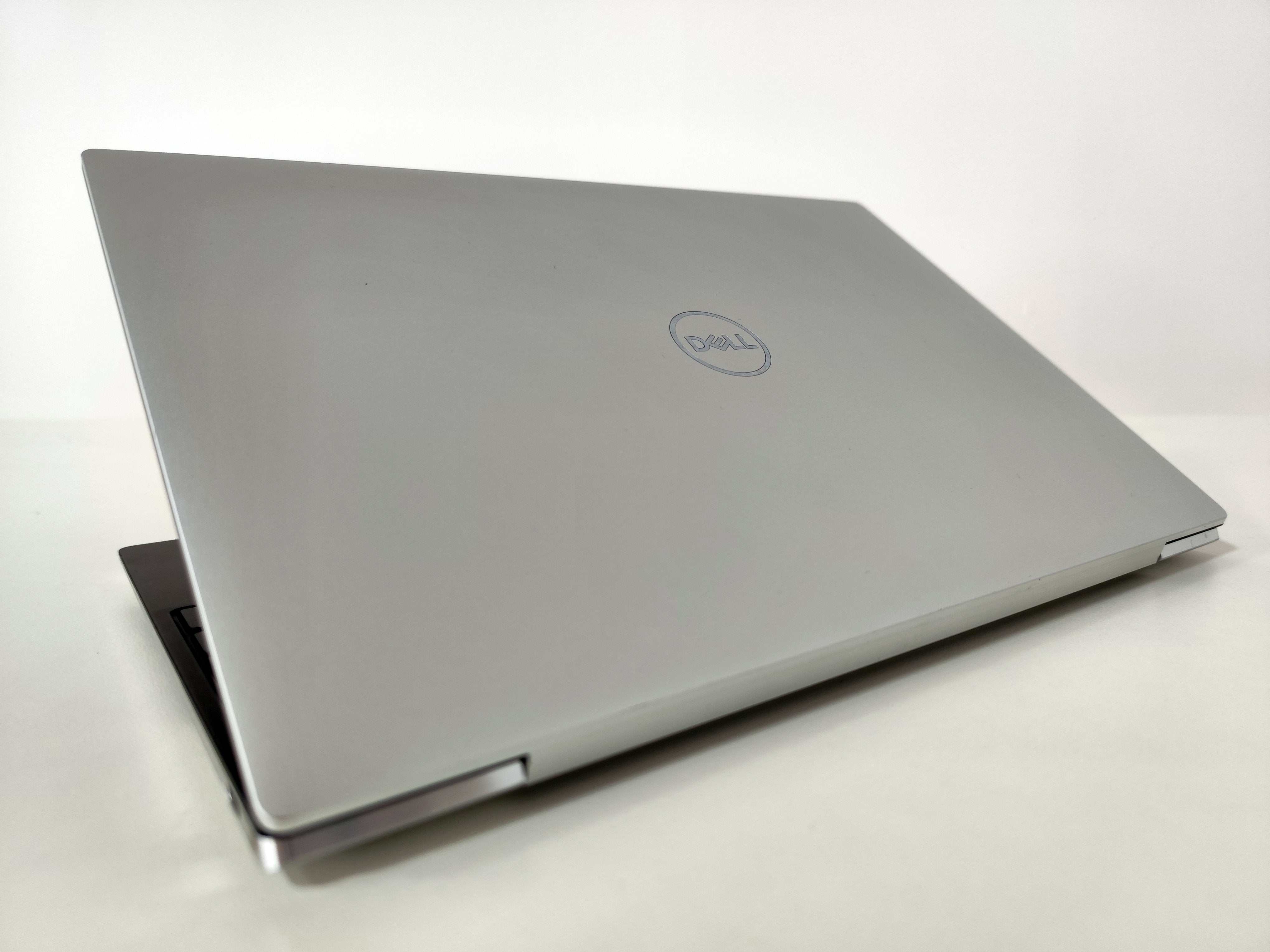 Dell XPS 9310 Notebook 13″ 4K | Intel Core i5-1135G7 | Ram 16 GB |  FreeDOS Eleganza e Potenza