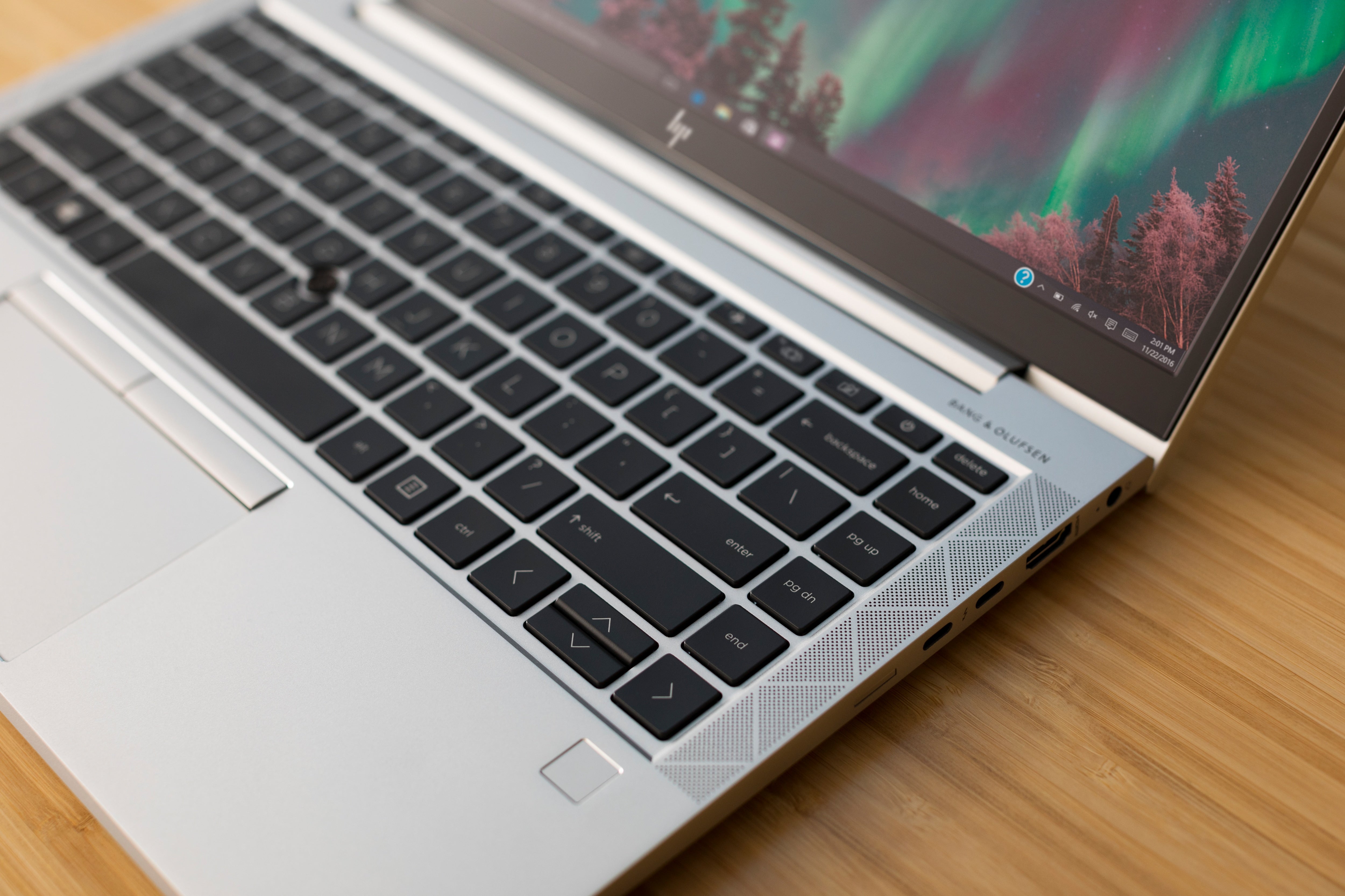 HP EliteBook 840 G8 Ricondizionato - dettaglio tastiera e lettore di impronte digitali
