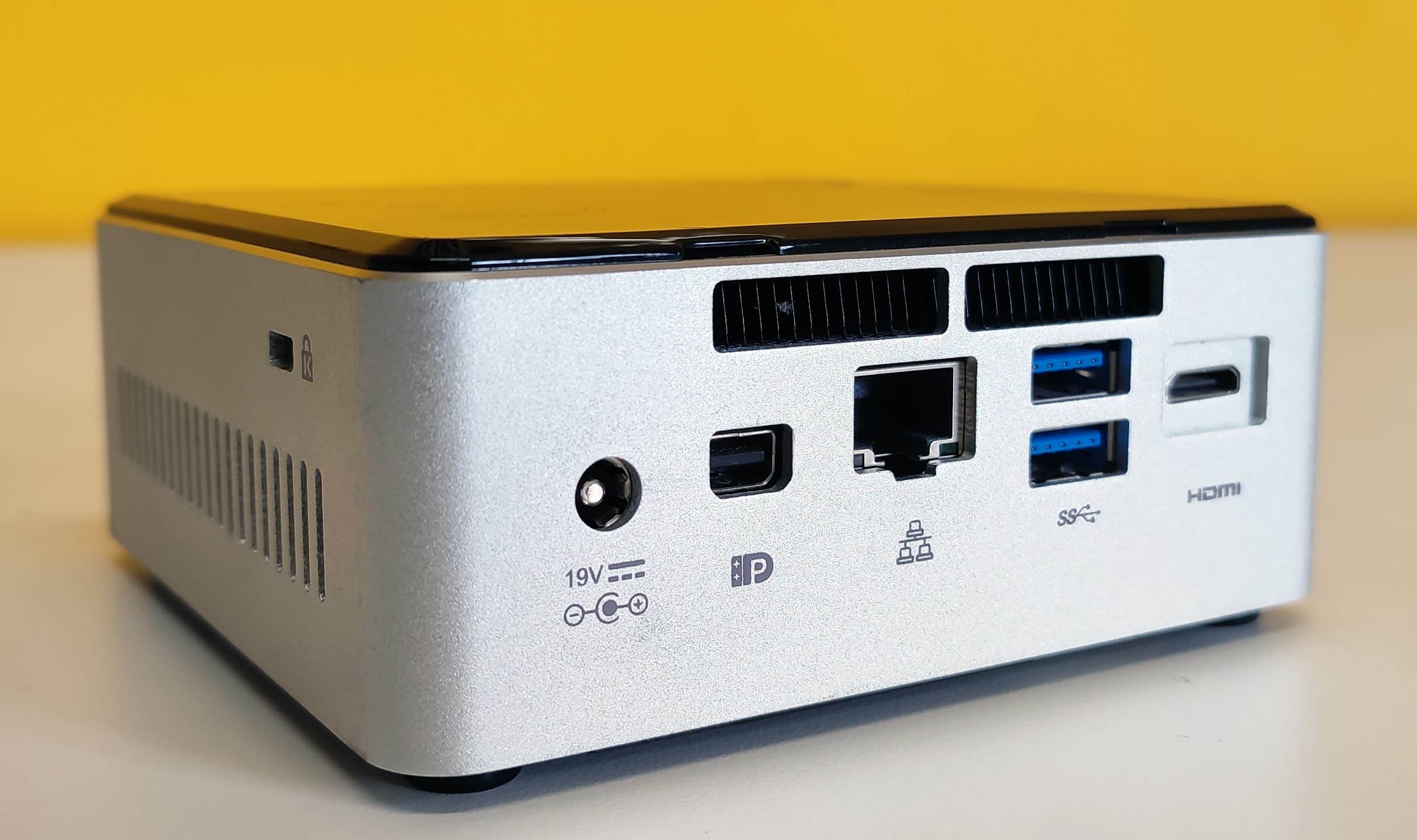 Intel NUC Mini-PC | Intel Core i7-5557U 3,1 GHz | RAM 8 GB | SSD 120 GB | WiFi Windows 10 Pro NUC5i7RYH Der begehrteste Mini-PC