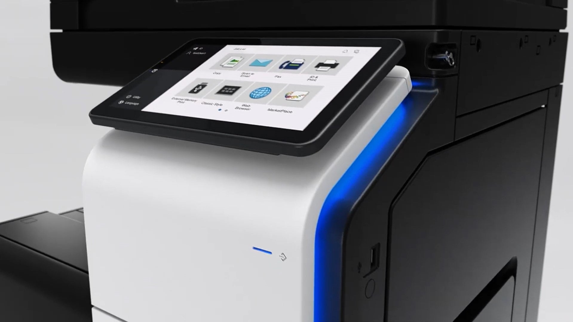 Pannello touch con retroilluminazione blu della Konica Minolta BizHub C300i multifunzione, design elegante e funzionale.