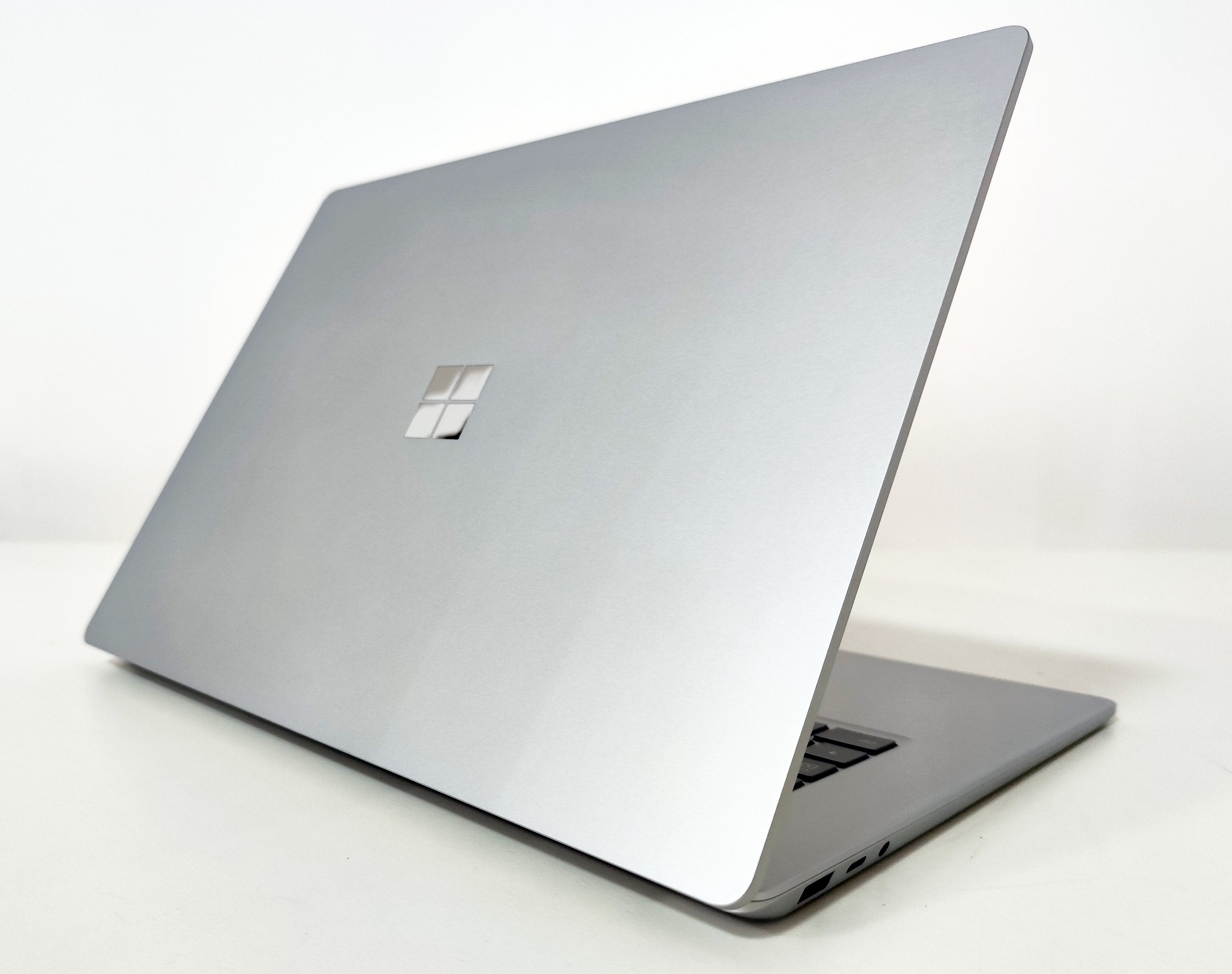 Microsoft Surface Laptop 3 15" Touch | Intel Core i5-1035G7 | FreeDOS Eleganza e potenza per lavoro e studio