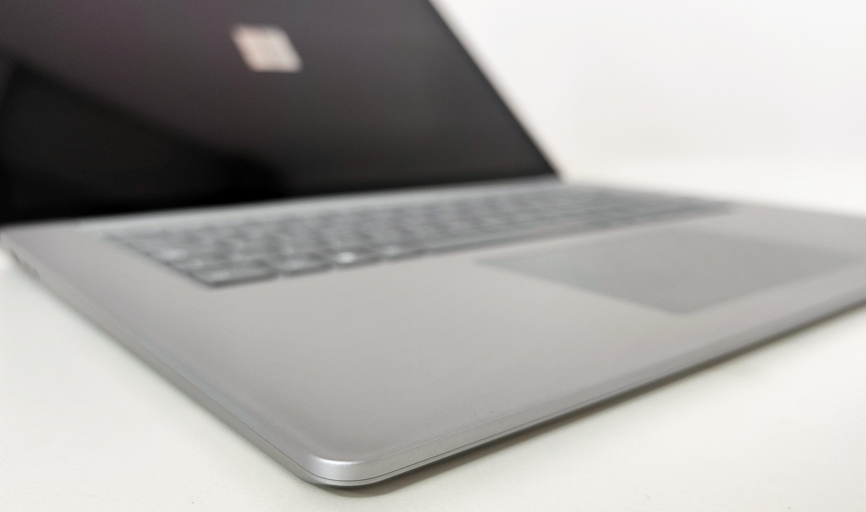 Microsoft Surface Laptop 3 15" Touch | Intel Core i5-1035G7 | FreeDOS Eleganza e potenza per lavoro e studio