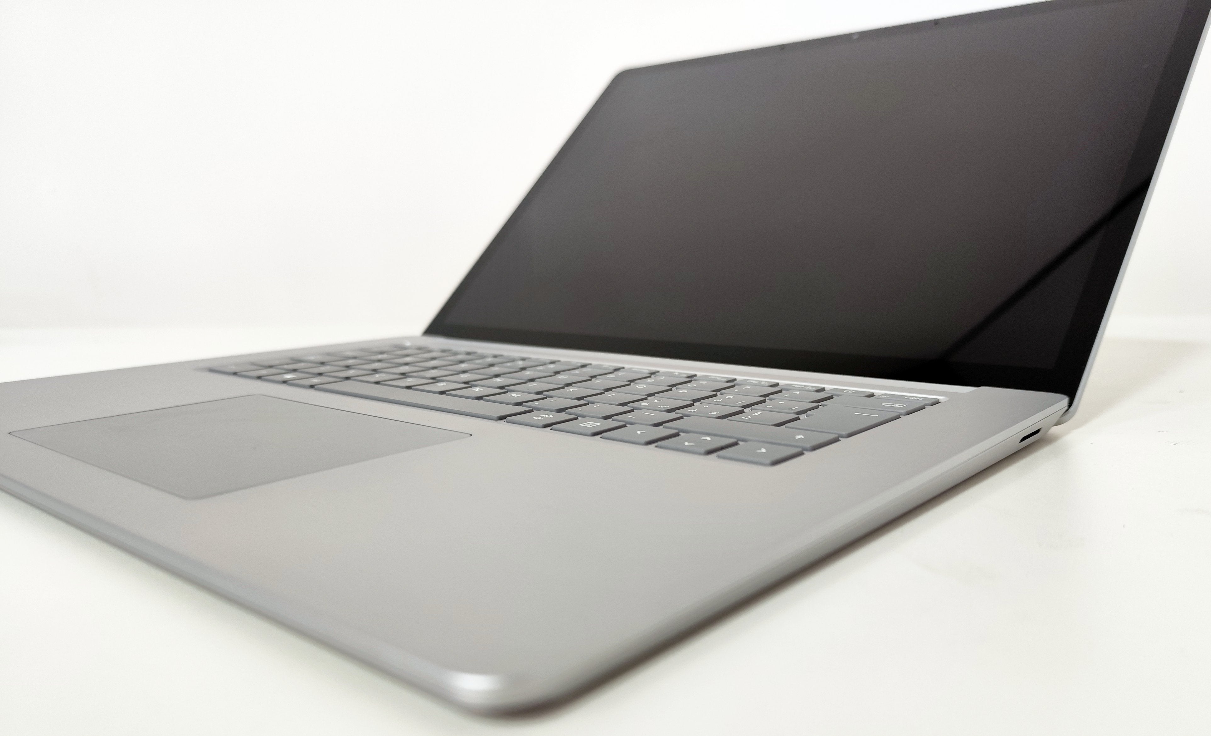 Microsoft Surface Laptop 3 15" Touch | Intel Core i5-1035G7 | FreeDOS Eleganza e potenza per lavoro e studio