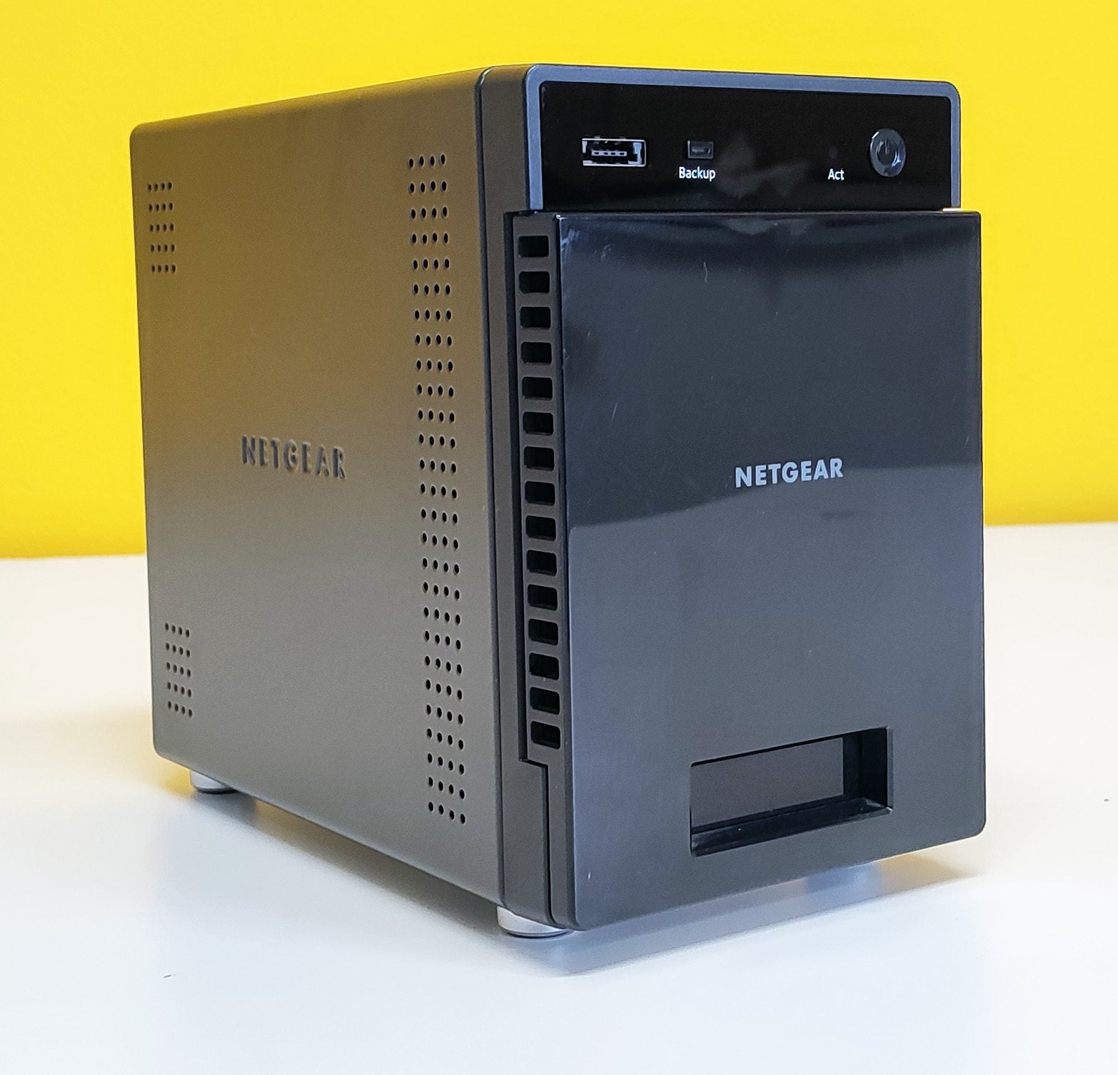 Netgear ReadyNAS 314 Nas 4Bay | Intel Atom | RAM 2 GB | 2xGigabit-Ethernet | USB3-Sata-Festplatte mit 4 x 2 TB im Lieferumfang enthalten