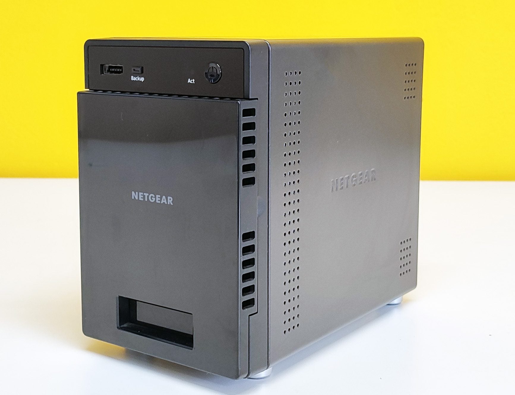 Netgear ReadyNAS 314 Nas 4Bay | Intel Atom | RAM 2 GB | 2xGigabit-Ethernet | USB3-Sata-Festplatte mit 4 x 2 TB im Lieferumfang enthalten