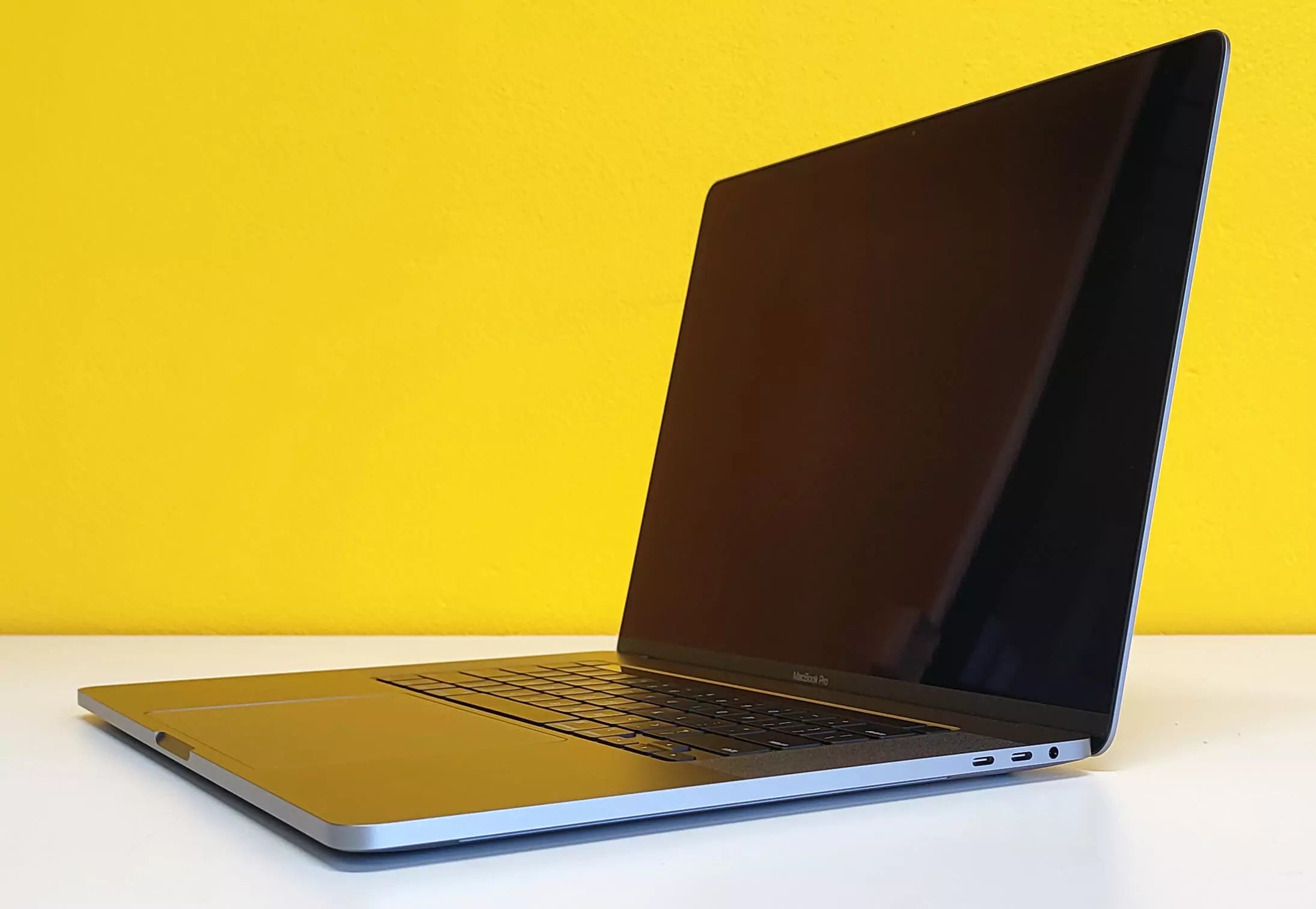 Apple MacBook Pro A2141 MVVL2LL/A 2019 Notebook 16