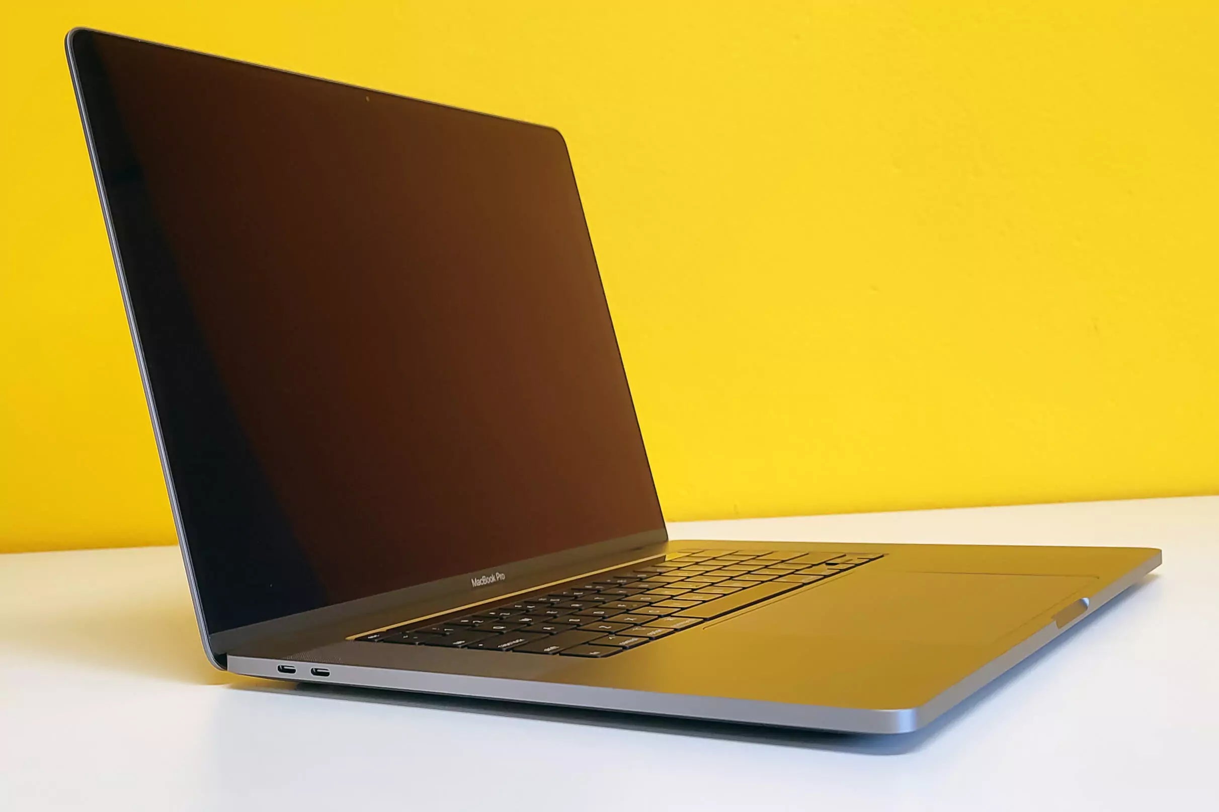 Apple MacBook Pro A2141 MVVL2LL/A 2019 Notebook 16