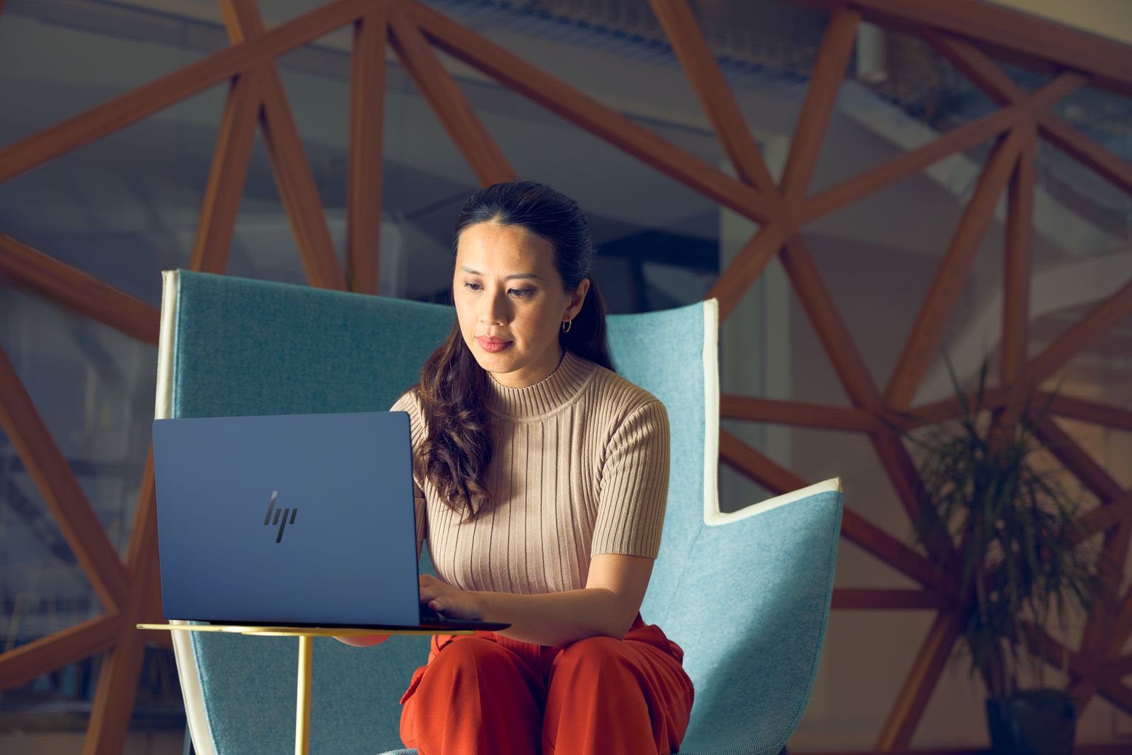 HP INC. ULTRA G1I AI U7-256V 14T OLED 32/2 WIN11P 3YOFF