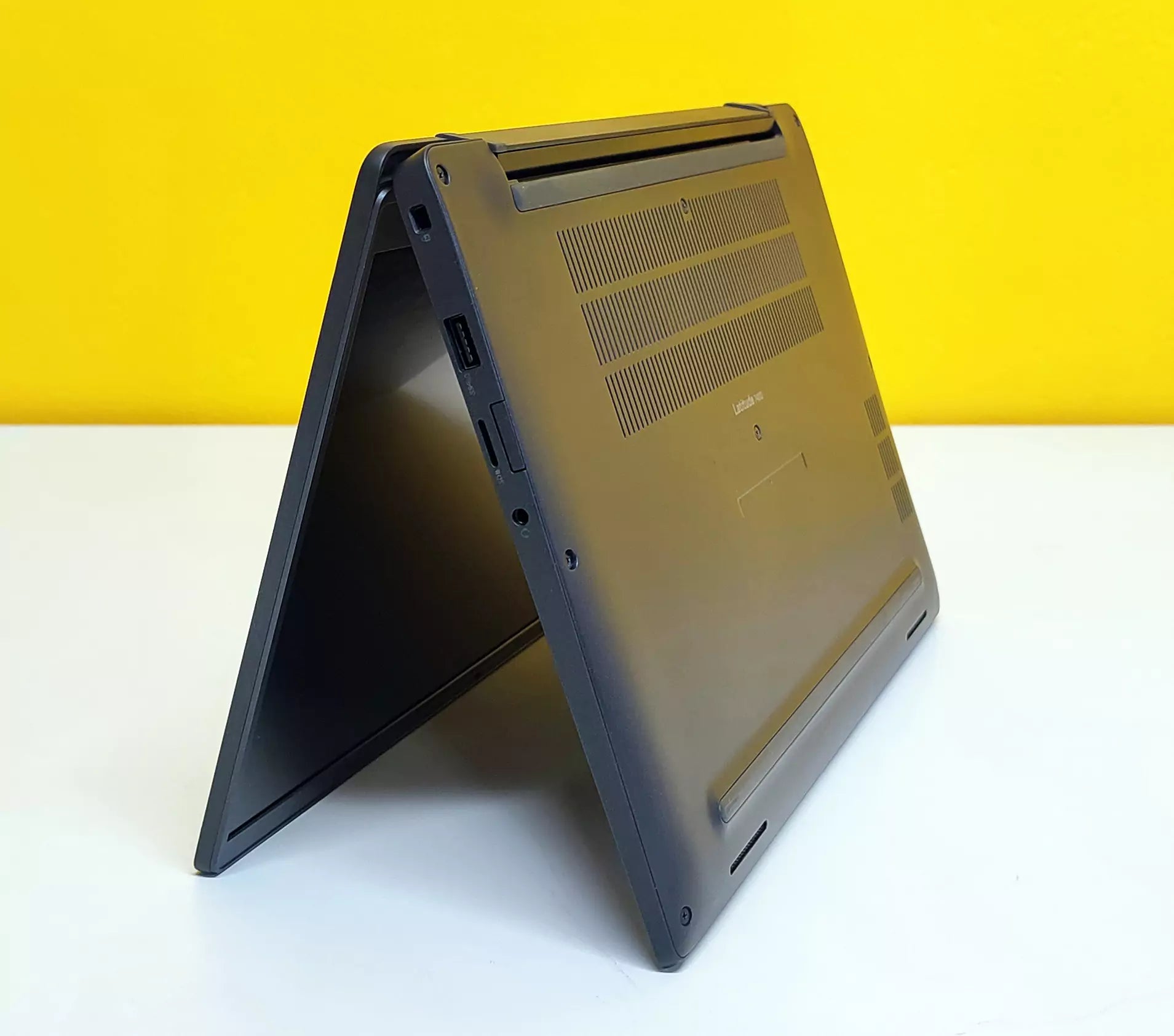 Dell Latitude 7400 Notebook 14" FullHD Touch Screen | Intel Core i5-8365U | 16GB Ram | 512GB SSD | ITA Keyboard Wi-Fi HDMI Windows 11 Pro The notebook that will never disappoint you