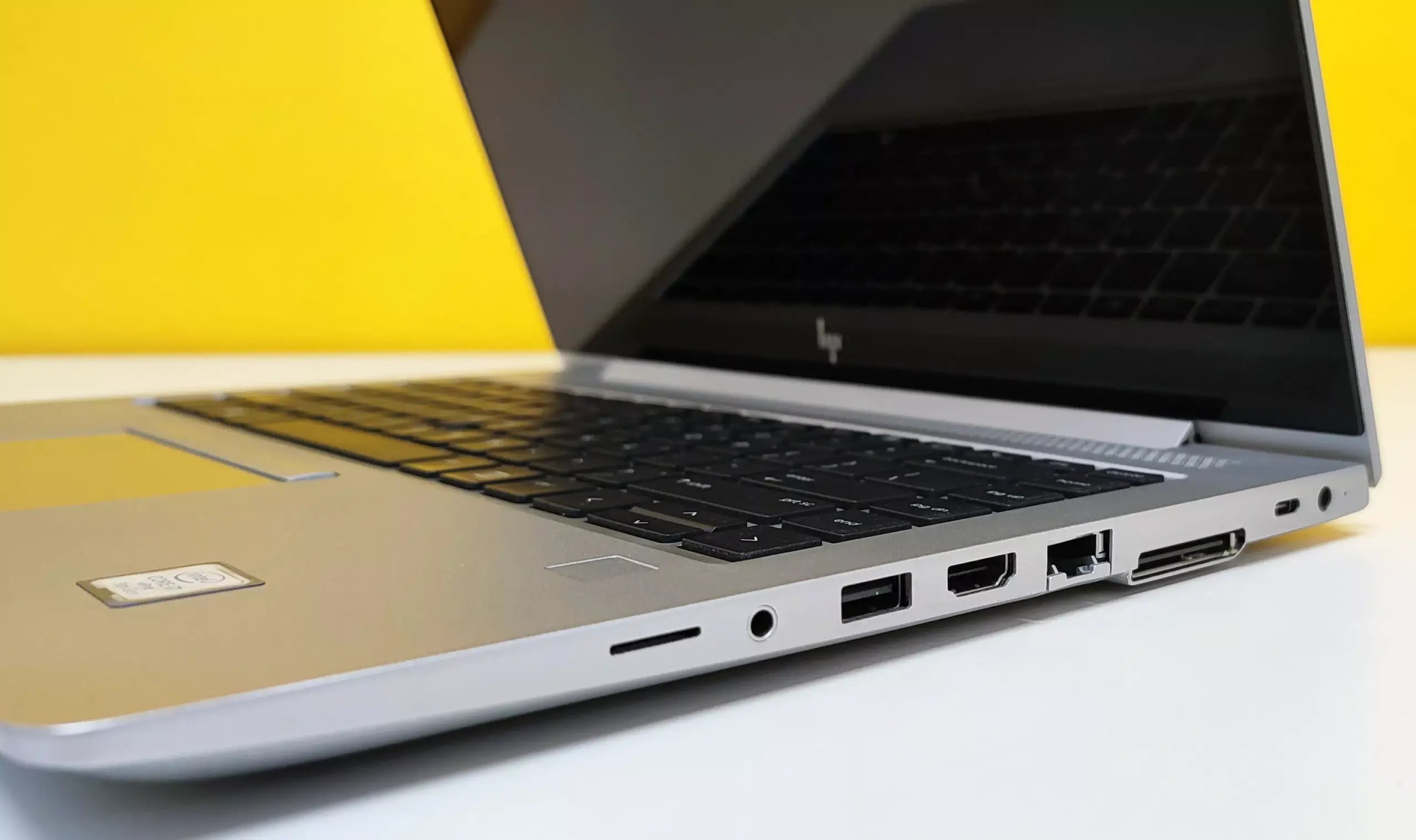 HP EliteBook 840 G5 Notebook 14" FullHD Touch Screen | Intel Core i7-8650U | Ram 16GB | Wi-Fi HDMI USB Type-C Windows 11 Pro L'essenza della performance e dell'eleganza Grado B