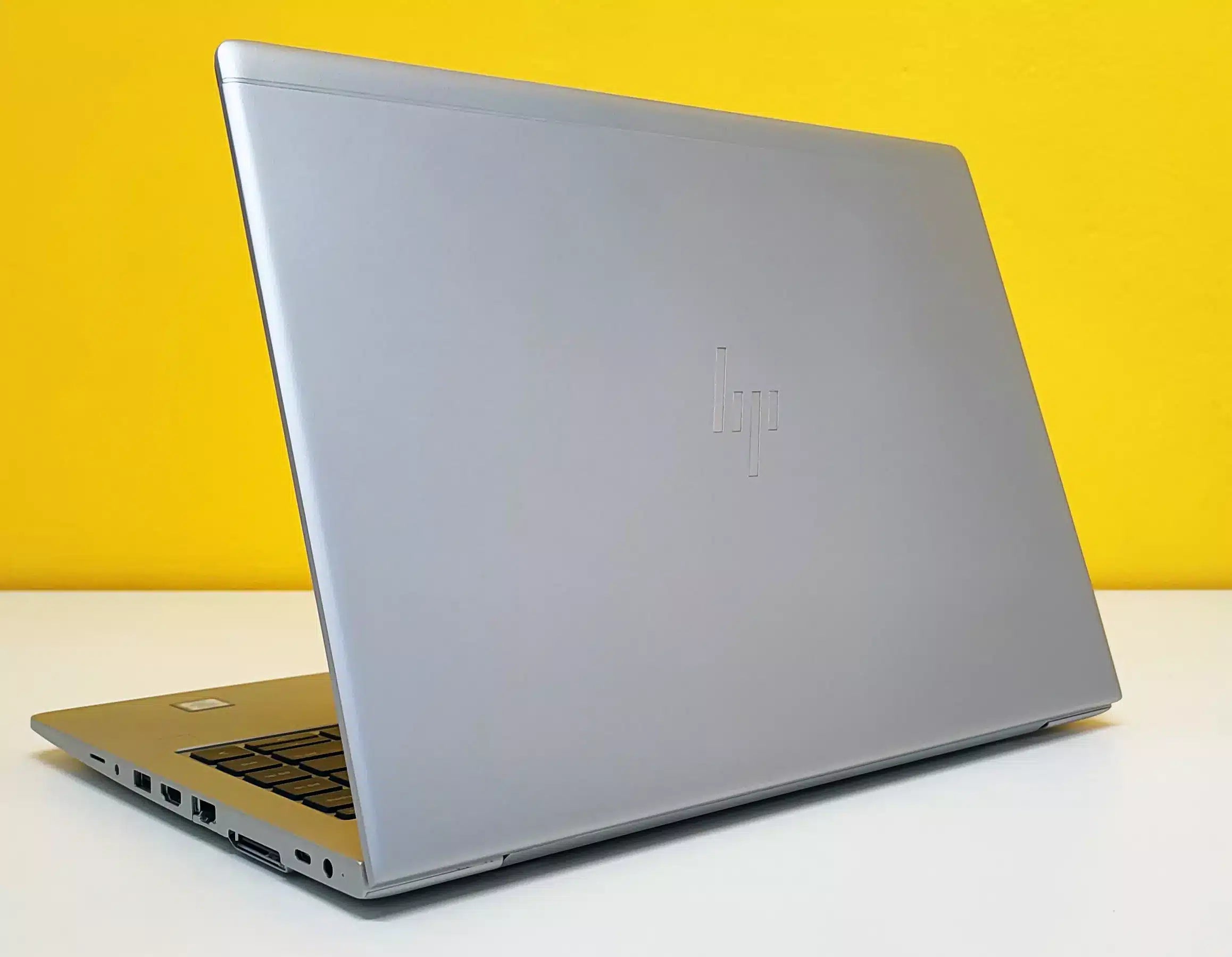 HP EliteBook 840 G5 Notebook 14" FullHD Touch Screen | Intel Core i7-8650U | Ram 16GB | Wi-Fi HDMI USB Type-C Windows 11 Pro L'essenza della performance e dell'eleganza Grado B