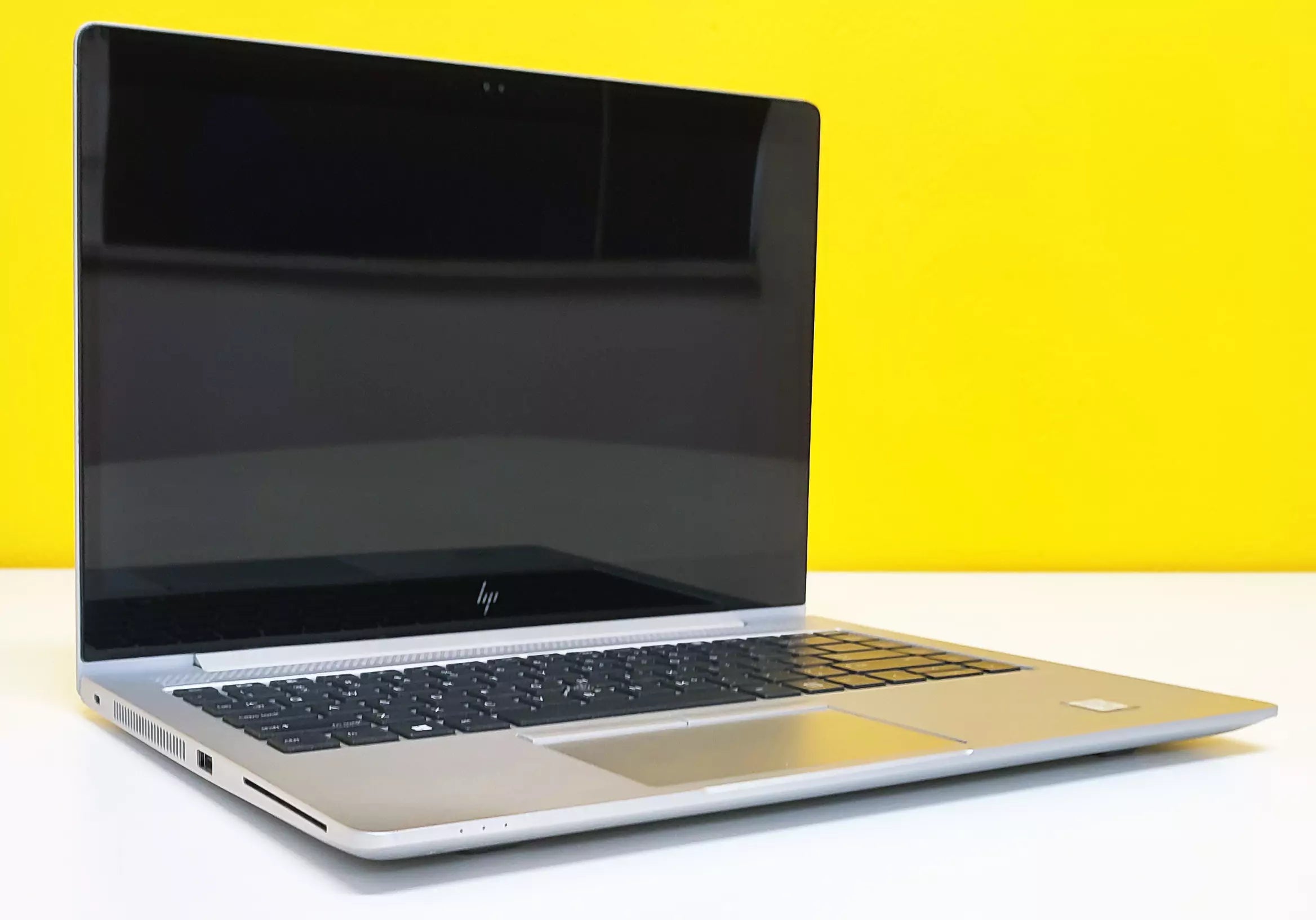 HP EliteBook 840 G5 Notebook 14" FullHD Touch Screen | Intel Core i7-8650U | Ram 16GB | Wi-Fi HDMI USB Type-C Windows 11 Pro L'essenza della performance e dell'eleganza Grado B