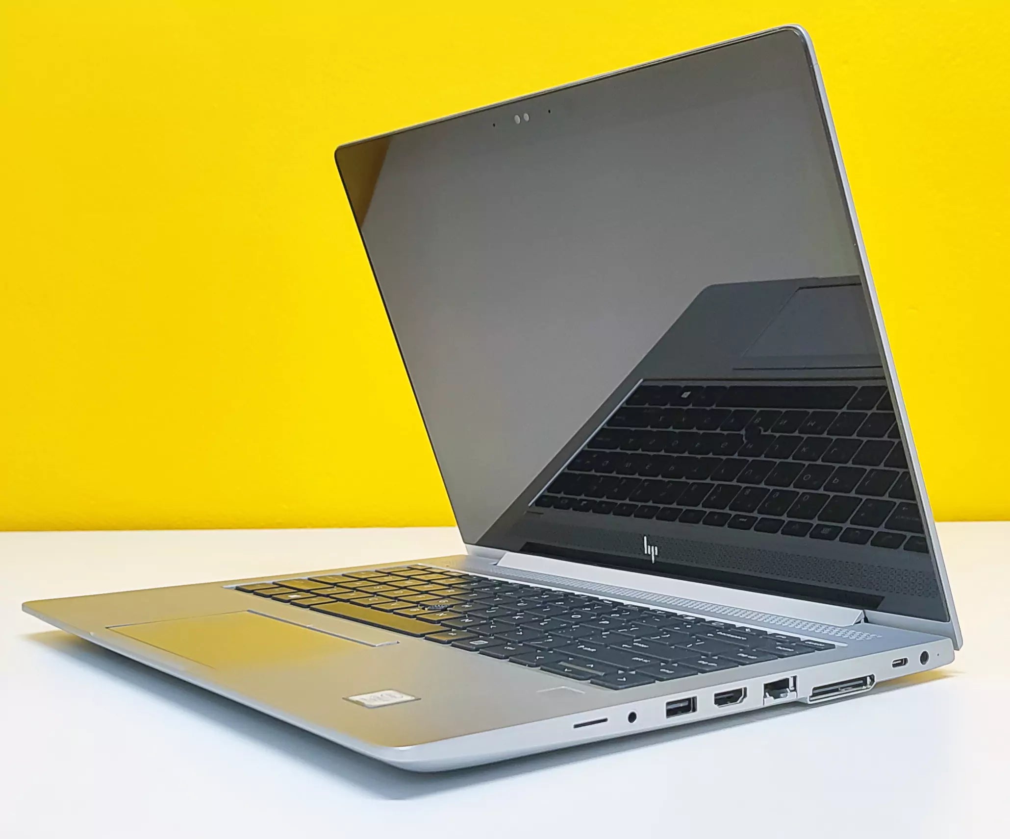 HP EliteBook 840 G5 Notebook 14" FullHD Touch Screen | Intel Core i7-8650U | Ram 16GB | Wi-Fi HDMI USB Type-C Windows 11 Pro L'essenza della performance e dell'eleganza Grado B