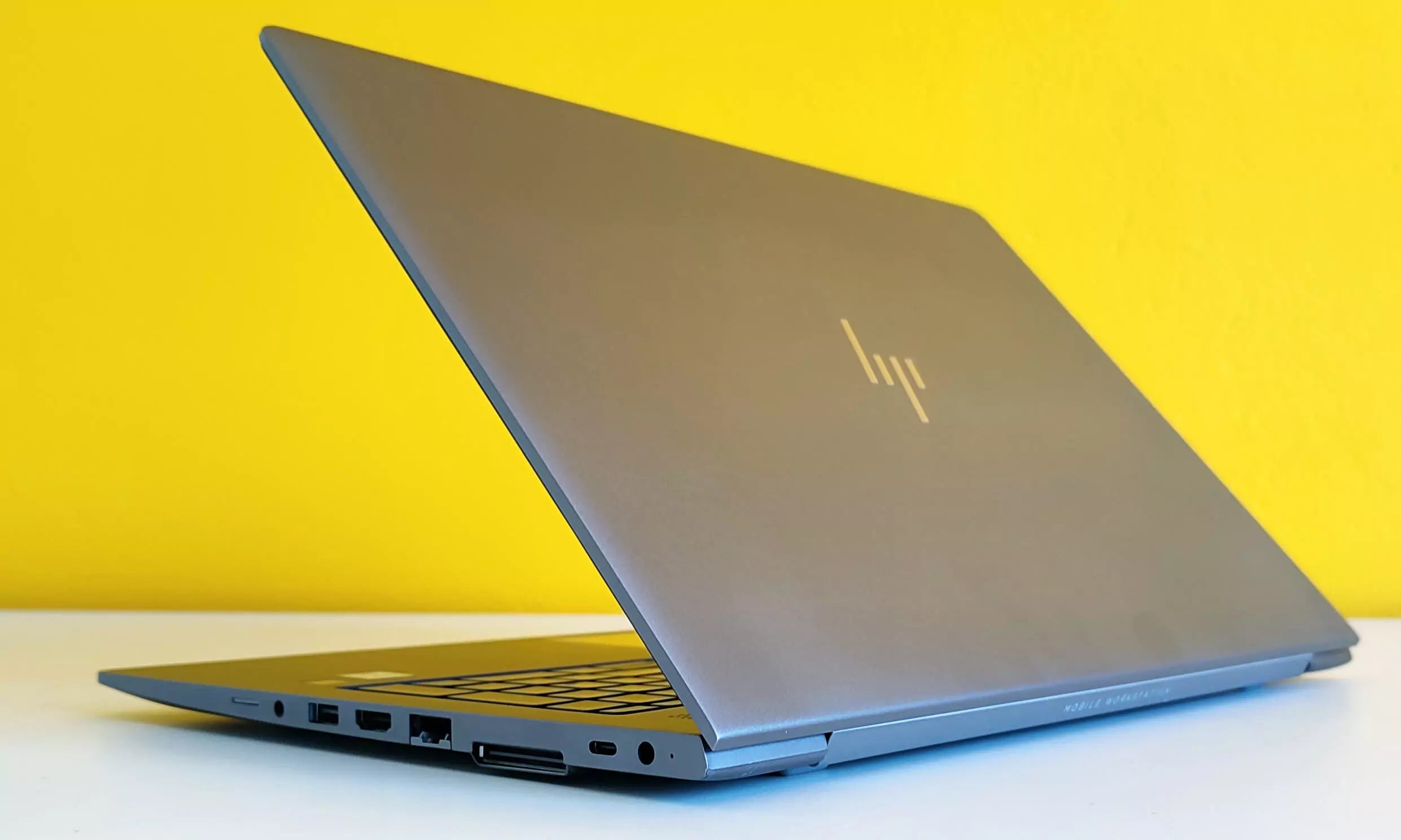 Bundle HP Zbook 15 G5 Workstation Mobile 15.6″ FullHD | Intel Core i7-8650U 4.2Ghz | AMD Radeon WX3100 2Gb | Windows 11 Pro + Monitor HP E233 23″ FullHD IPS + Docking Station USB Type-C