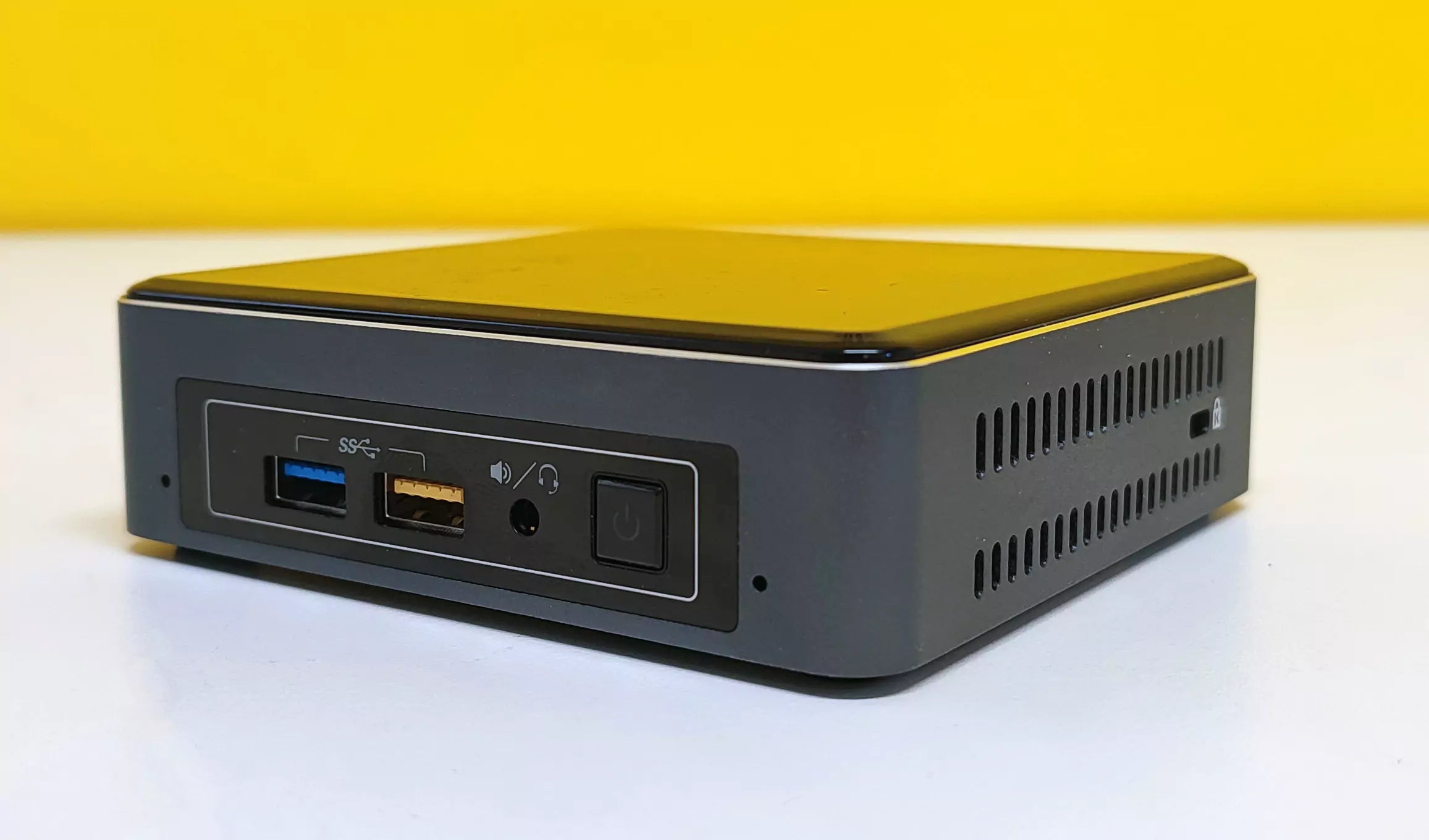 Intel NUC Mini PC | Intel Core i5-7260U 2.2Ghz | Ram 16Gb | WiFi Bluetooth Windows 11 Pro NUC7I5BNK Il mini PC più venduto